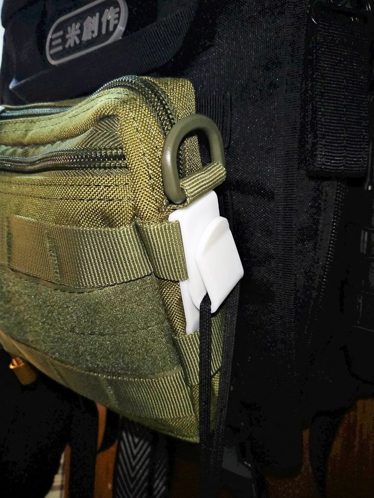 Miniatura 4 do modelo 3D Molle clip Hook V2