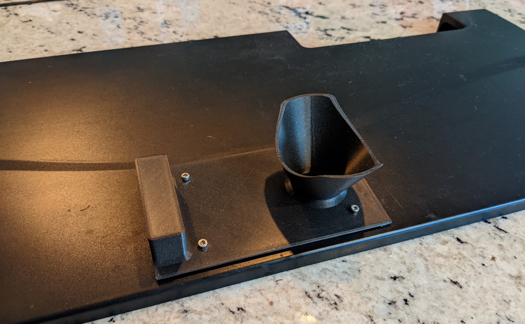 Miniatura 2 do modelo 3D Automatic Fish Feeder Hood Adapter