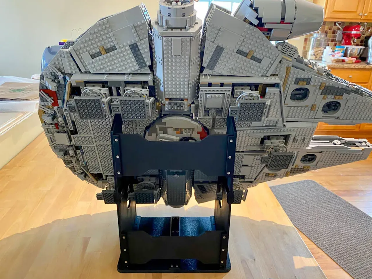 Udholde udløser Traktor Lego Millenium Falcon Stand - Parts Remix 75192 by DaSpaceman | Download  free STL model | Printables.com