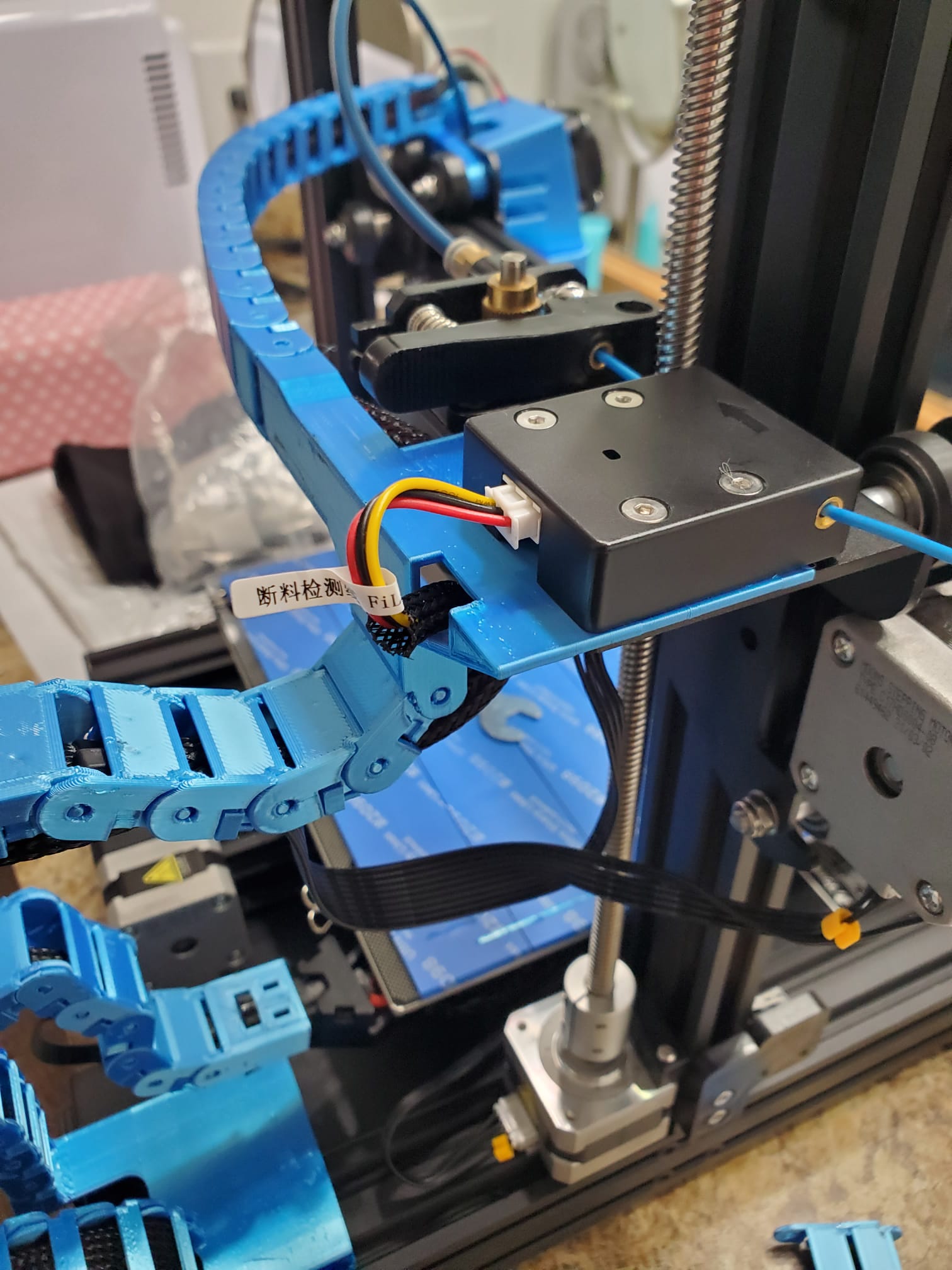 Ender 3v2/Aquila Cable Chain Extruder Mount with Filament Runout