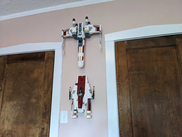 LEGO A-Wing Vertical Wall Mount (2020 UCS - 75275)