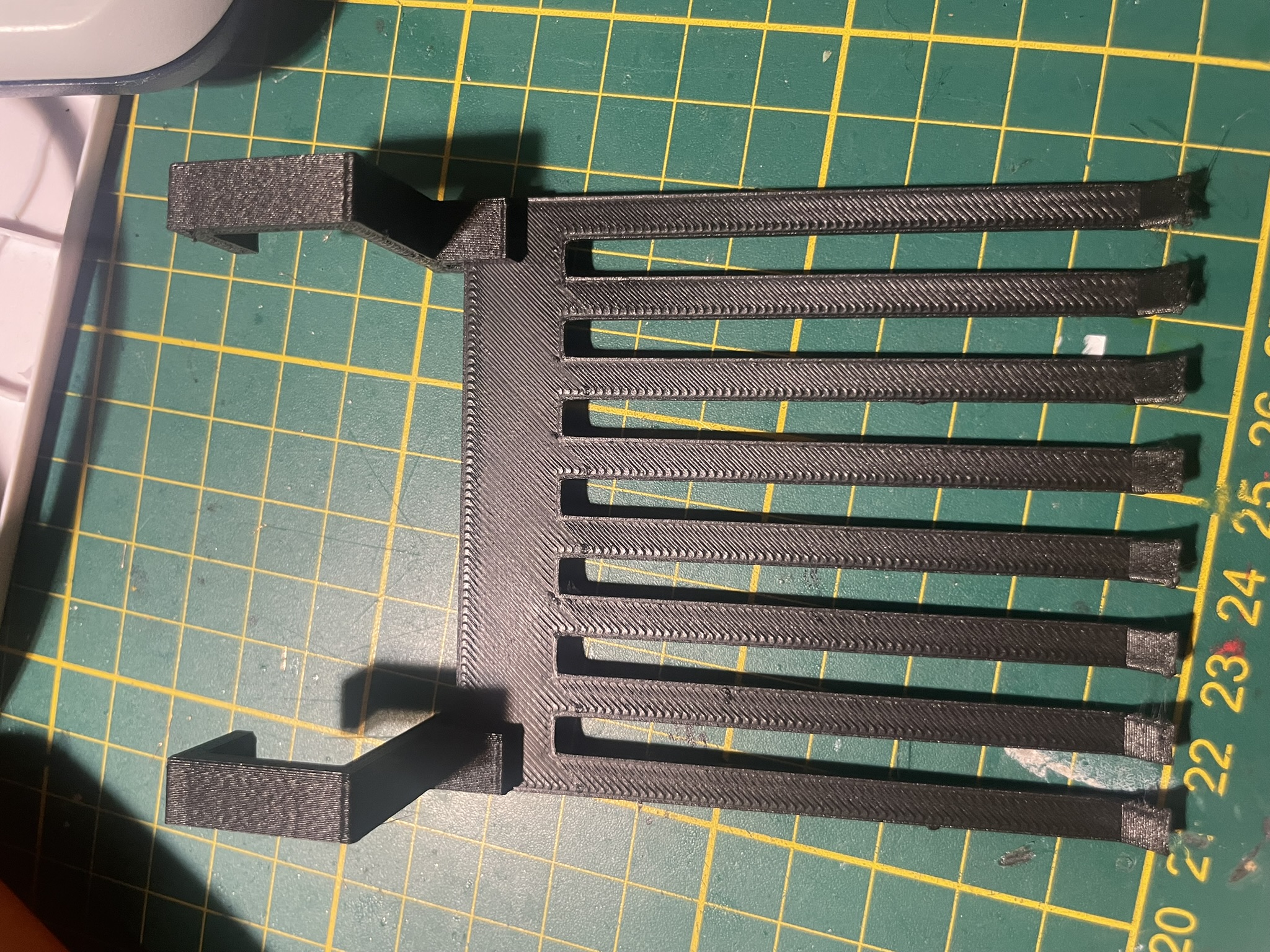 Simple test lead holder
