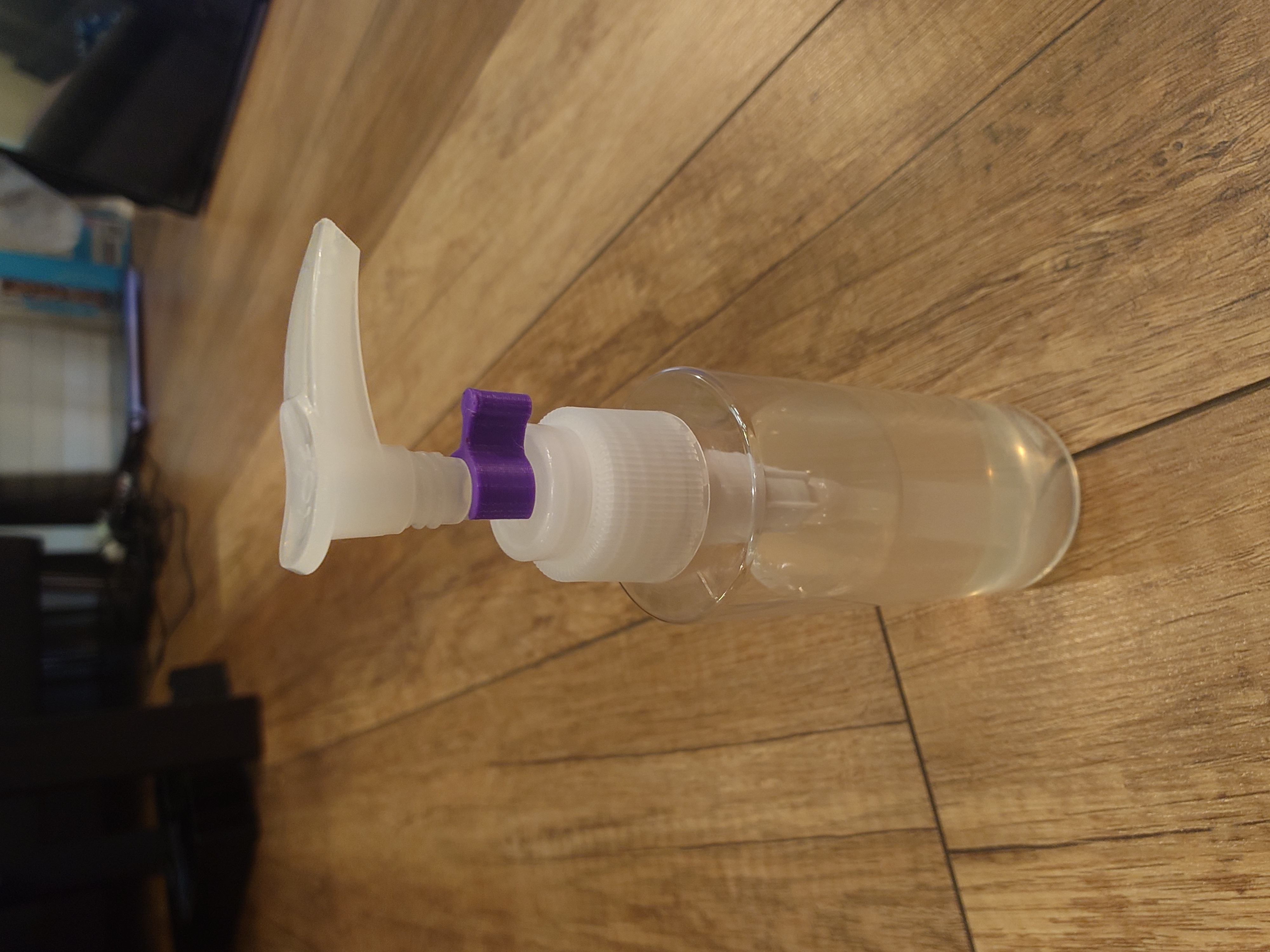 Pump bottle lock
