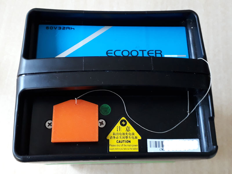 Ecooter battery plug cap
