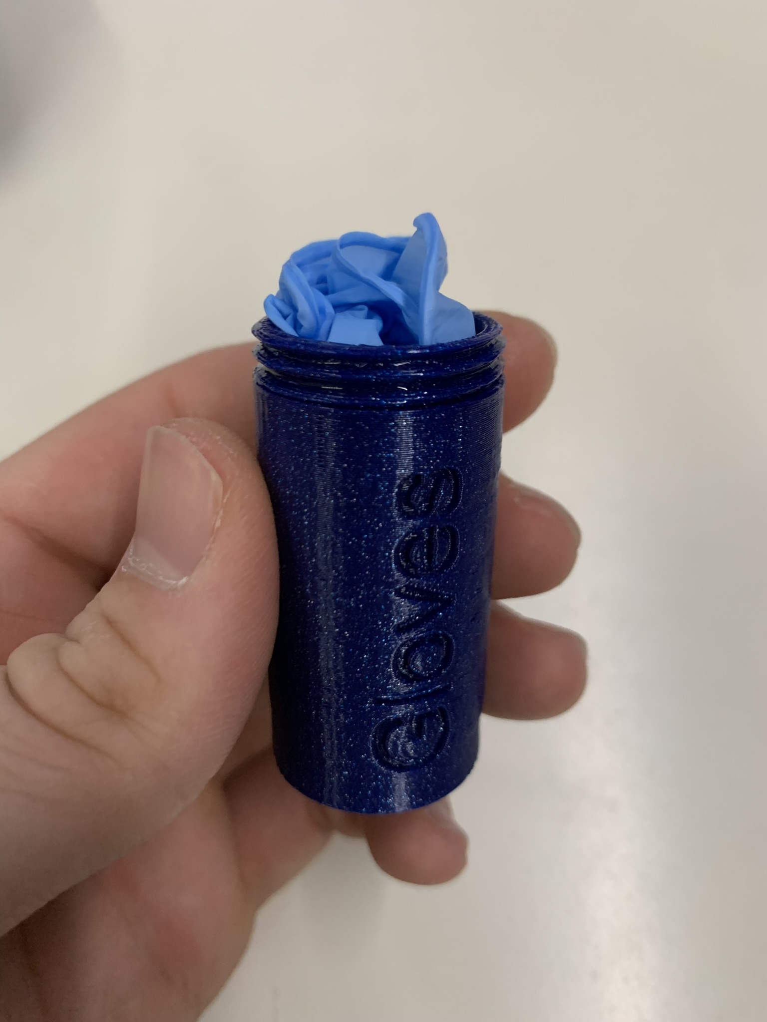 Parametric cylinder keychain for small items