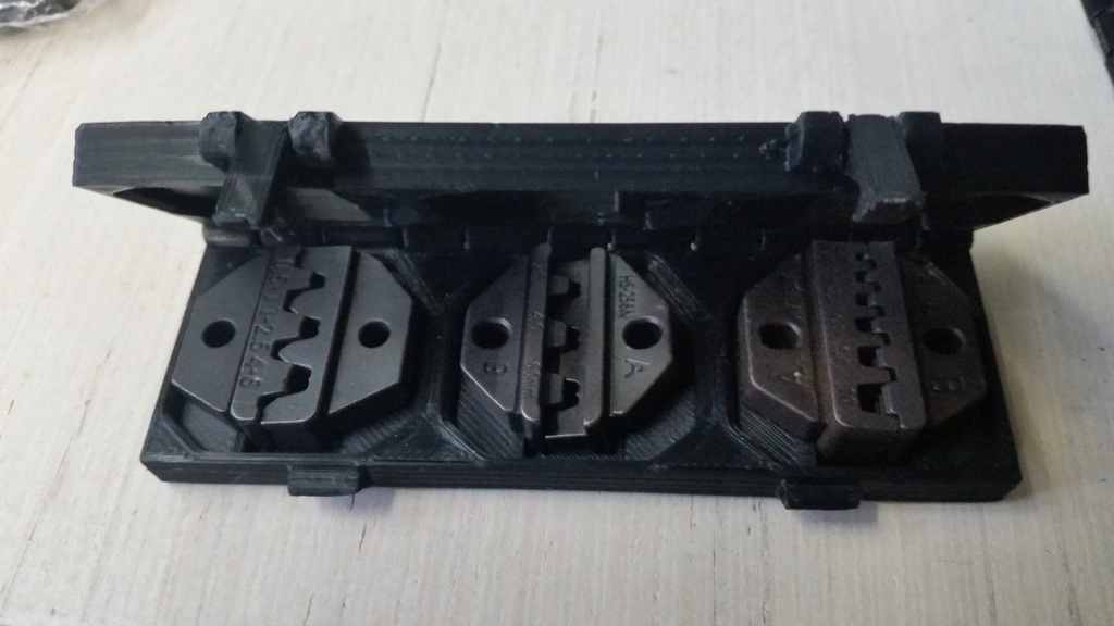 Crimper Die Case (print in place, easier latches)