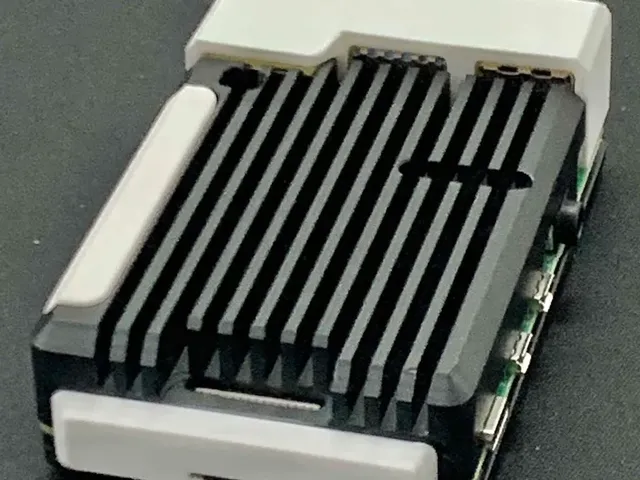 Pi 4 Aluminium Armor Case Extra gpio, sd card, usb cover + stand