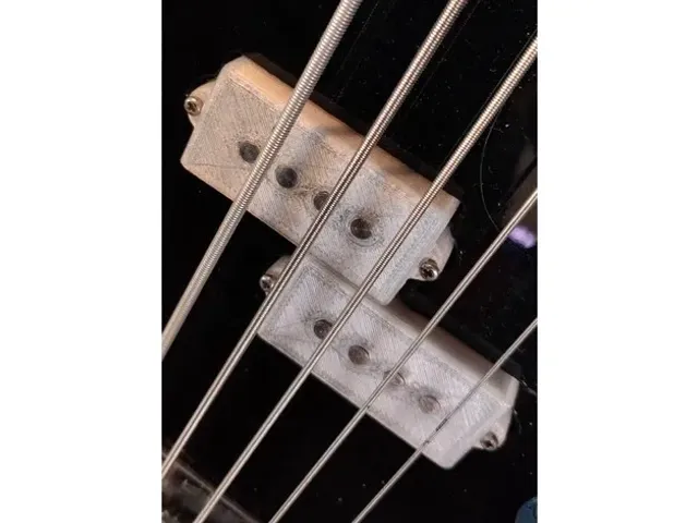 P-Bass pickup Cover