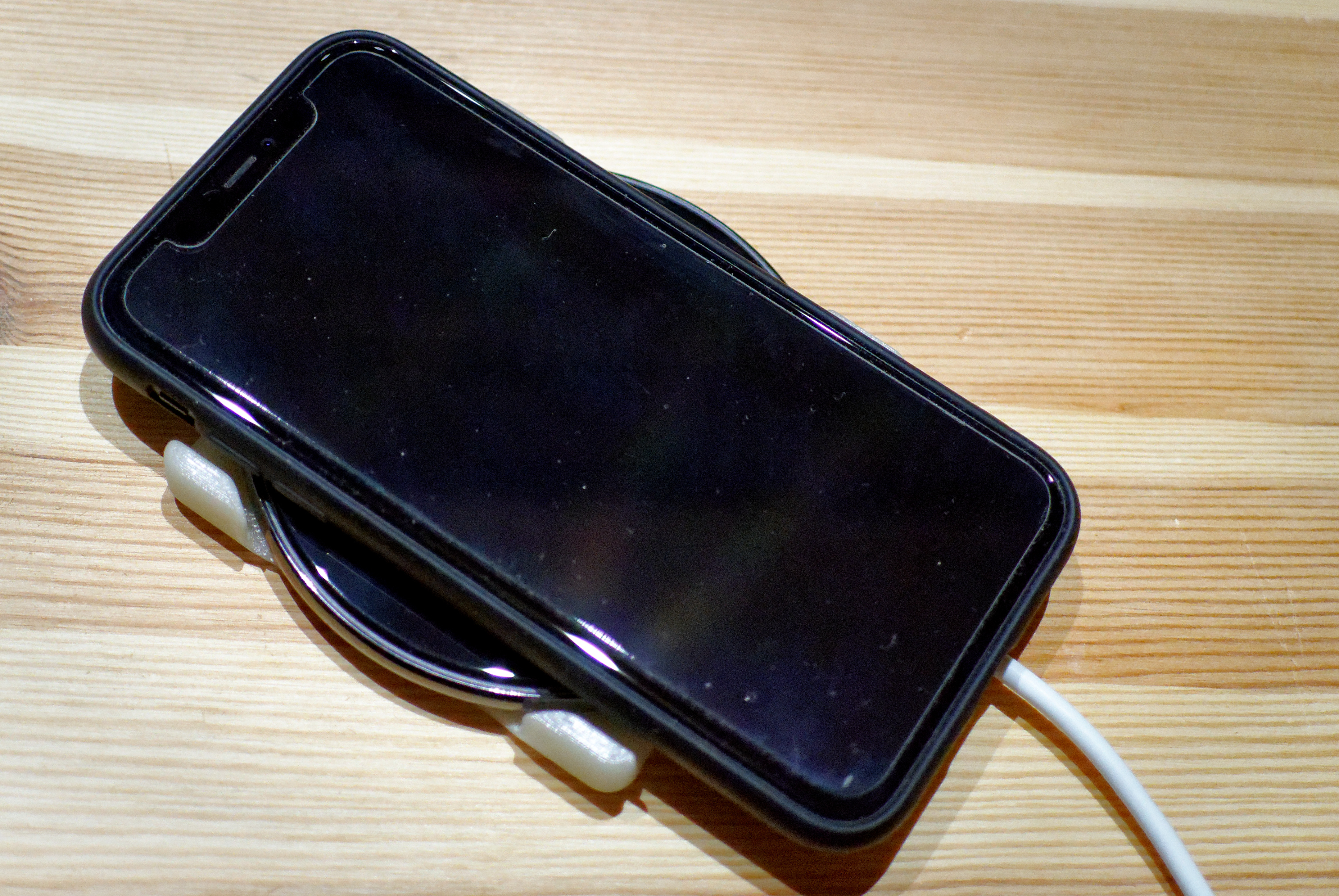 Držák bezdrátové nabíječky pro iPhone