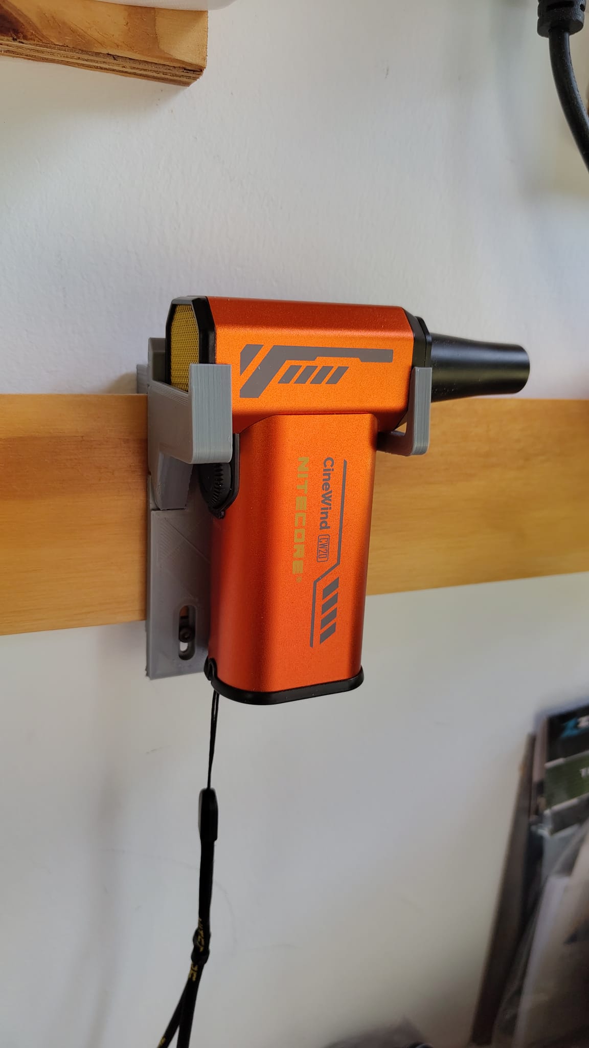 Nitecore Cinewind Air blower french cleat hanger