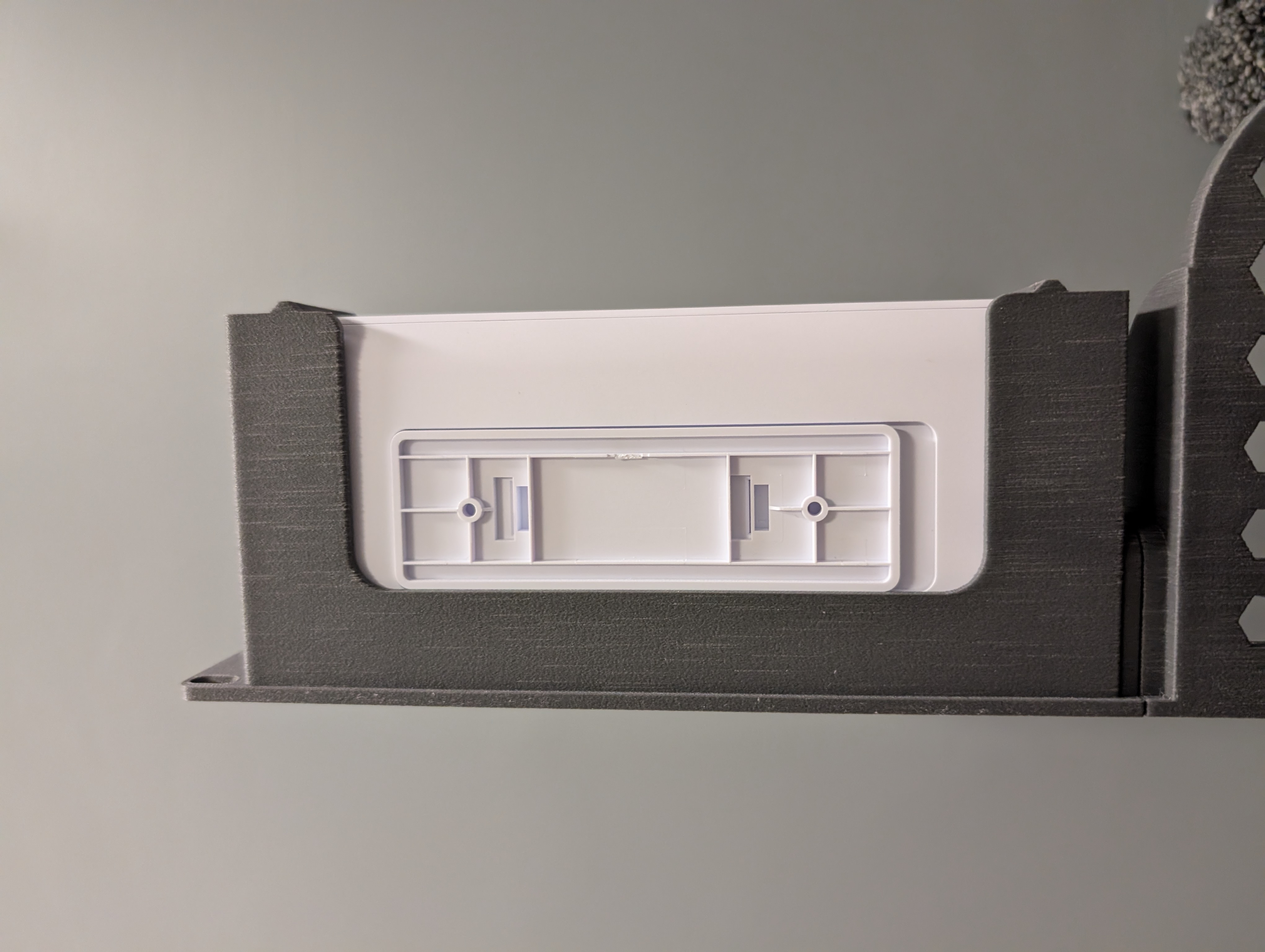 USW-Flex-2.5G-8-PoE 19-inch locking Modular Rack Mount