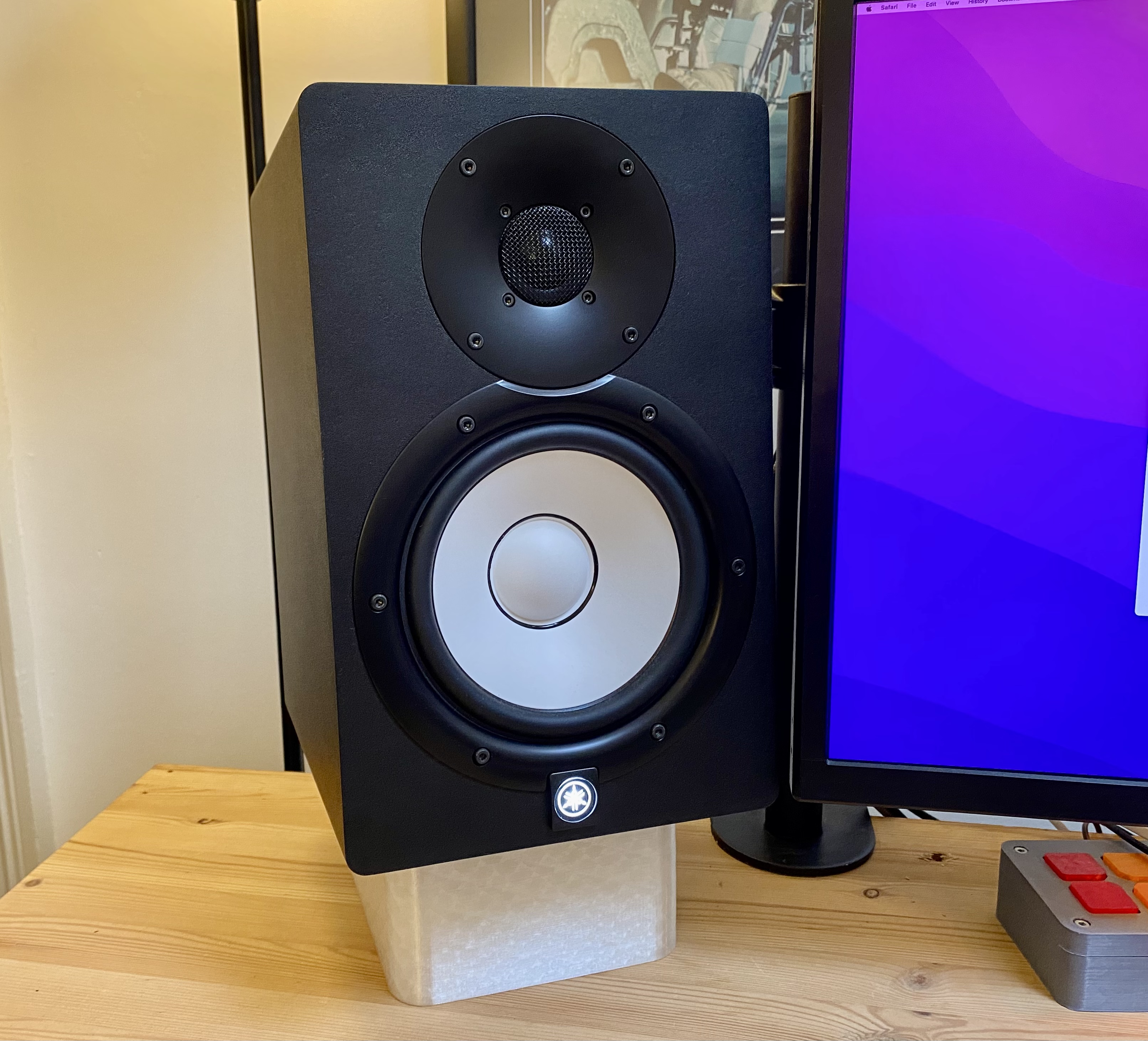 Monitor Speaker - Desktop Wedge Mounts by James Wood | Download free ...