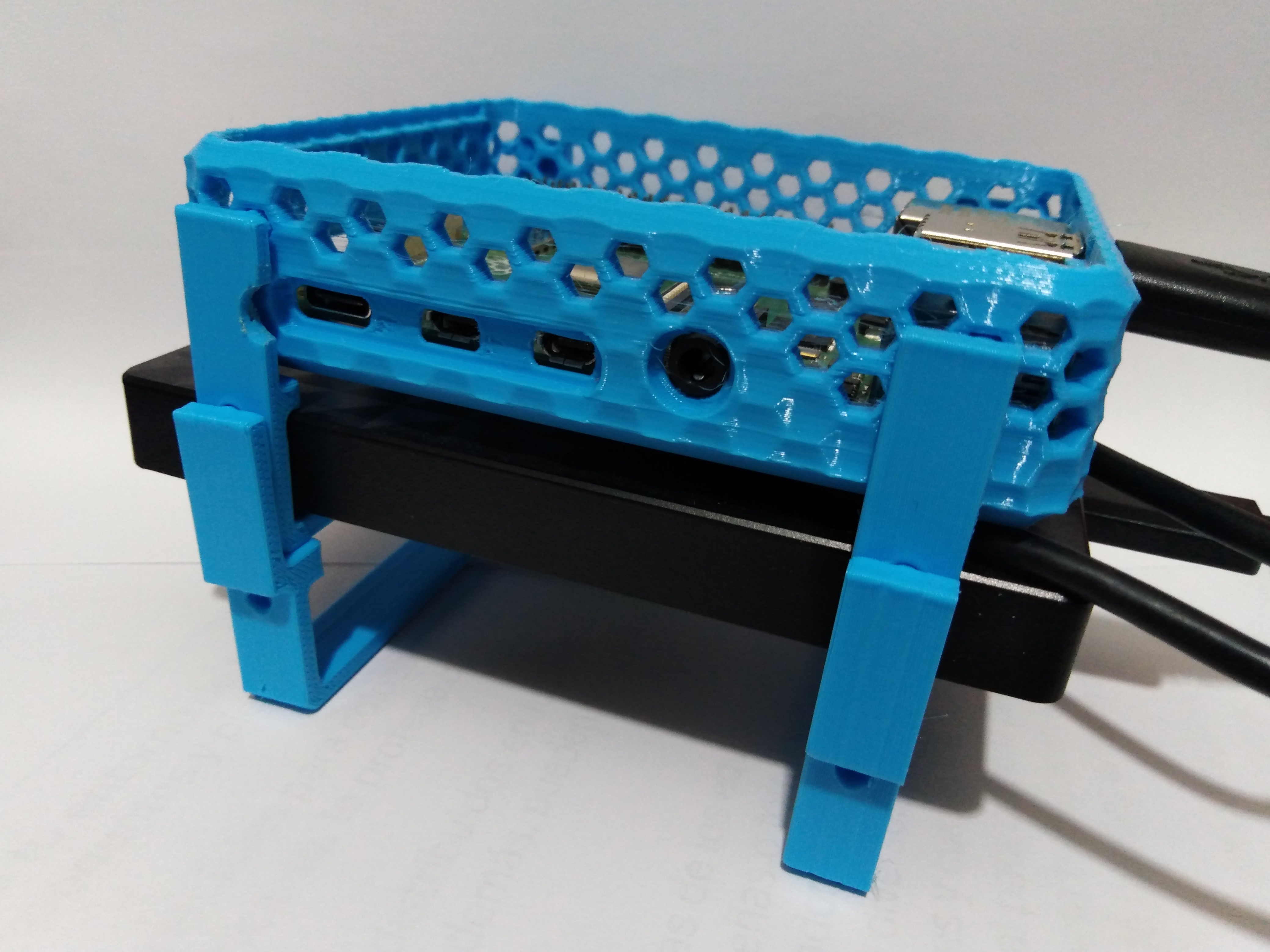 Miniatura 6 do modelo 3D Stackable external HDD mount