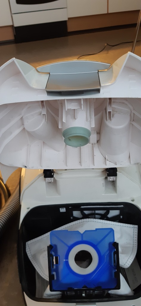 Vacuum cleaner bag inlet for Singer 4527 ECO