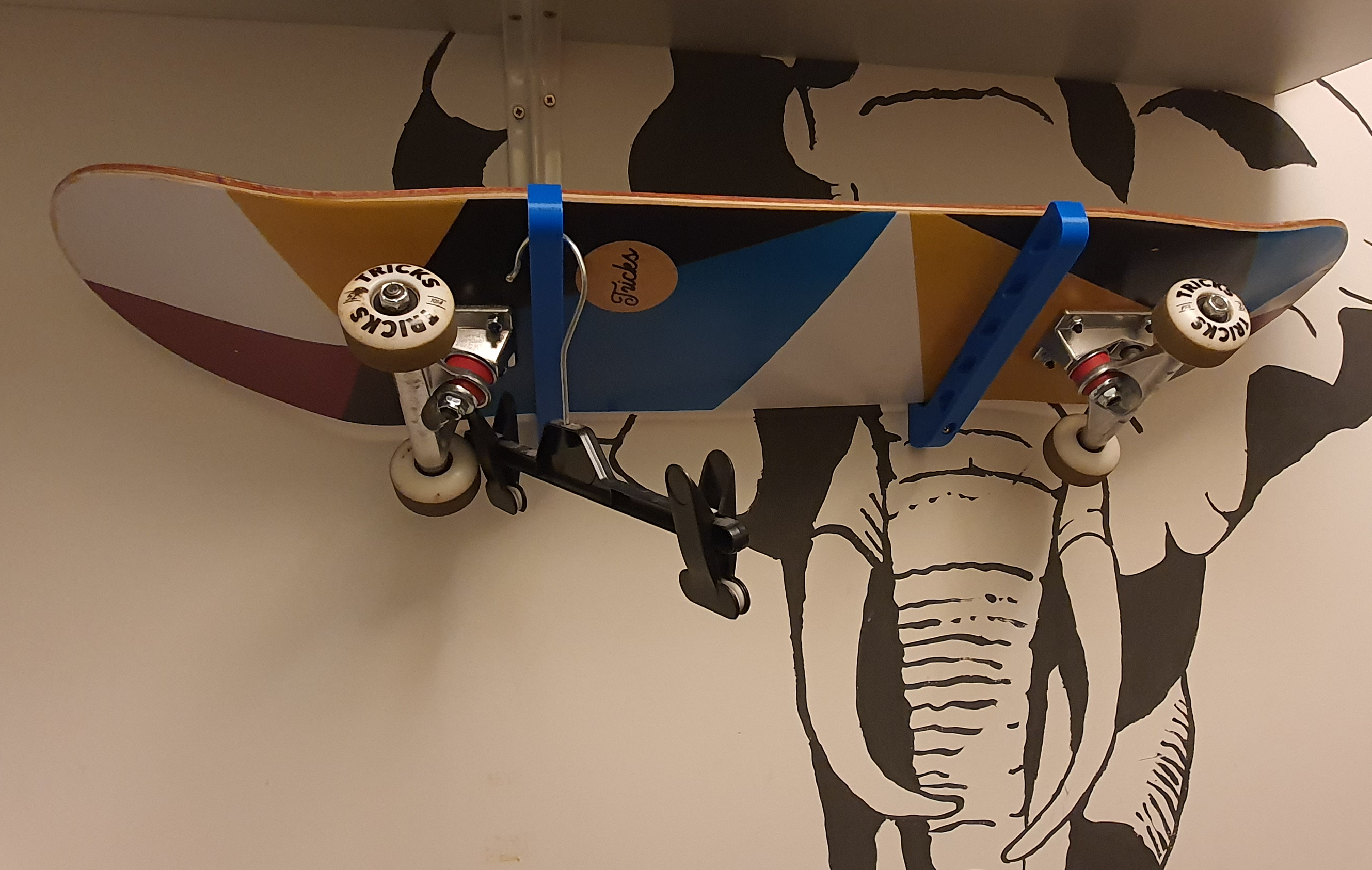 Drzak skateboardu