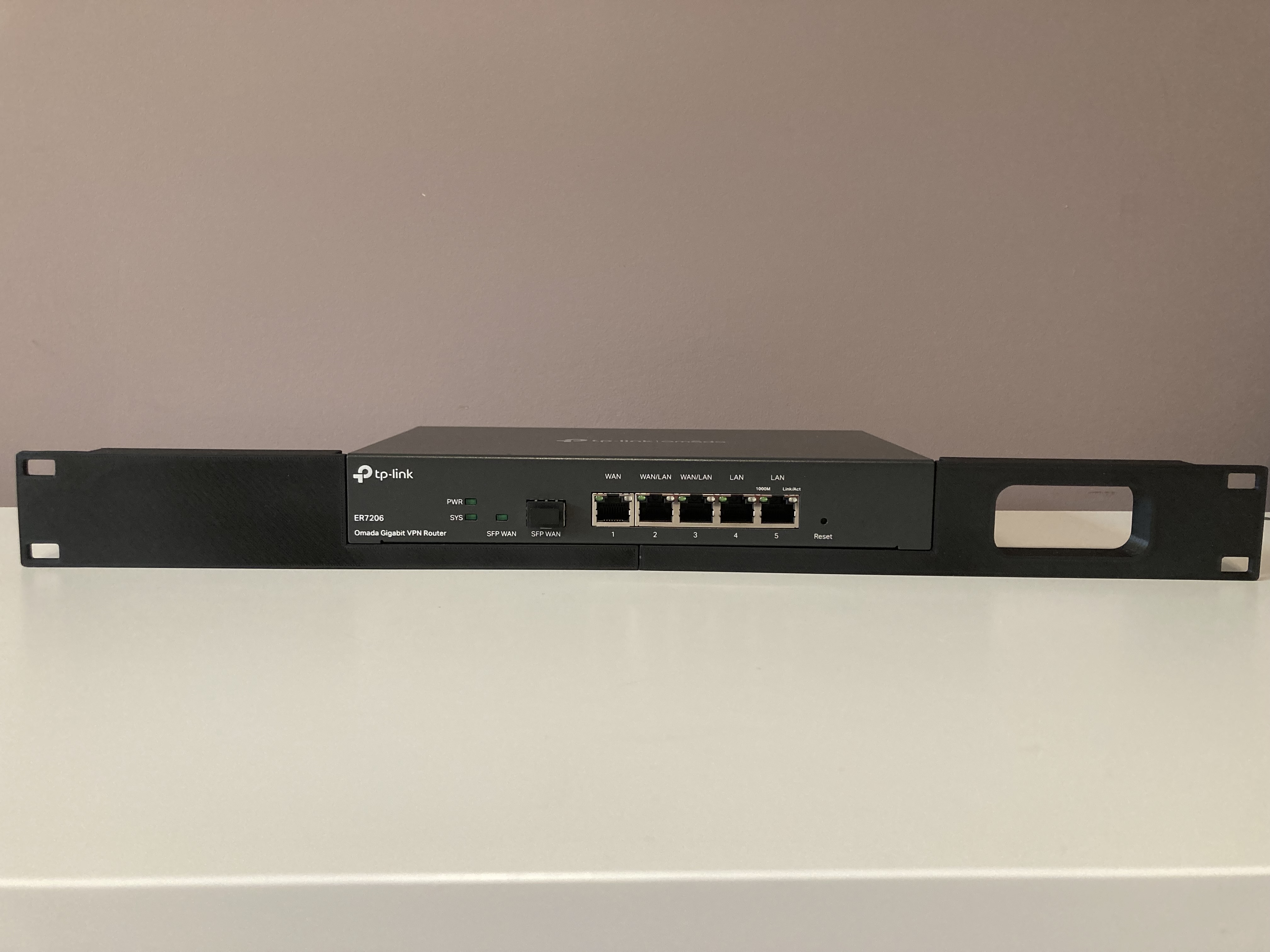 TP-Link 1U rackmount housing for ER7206 router by calipsoii | Download ...