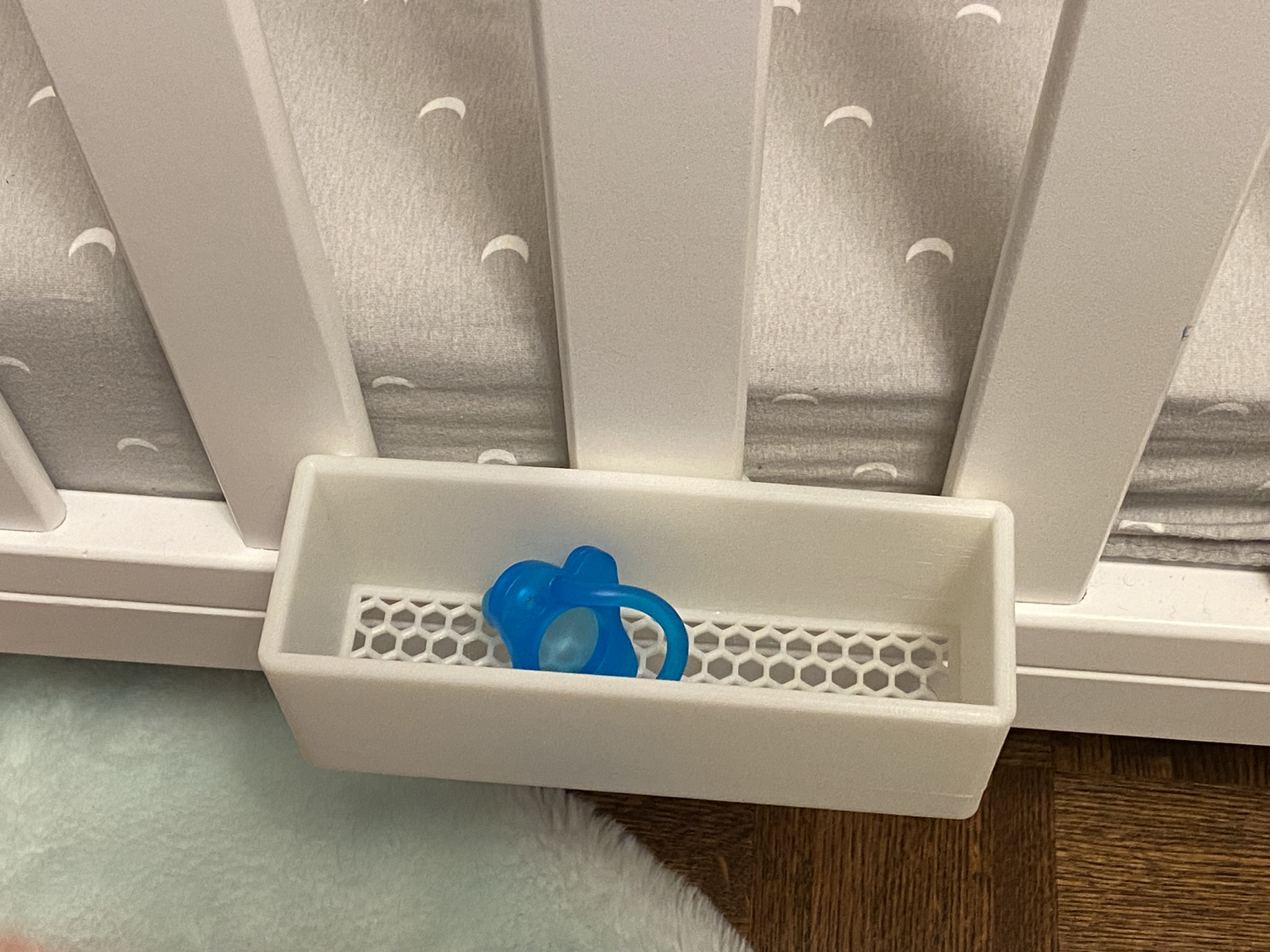 Clip-on Box for Crib 3D model thumbnail