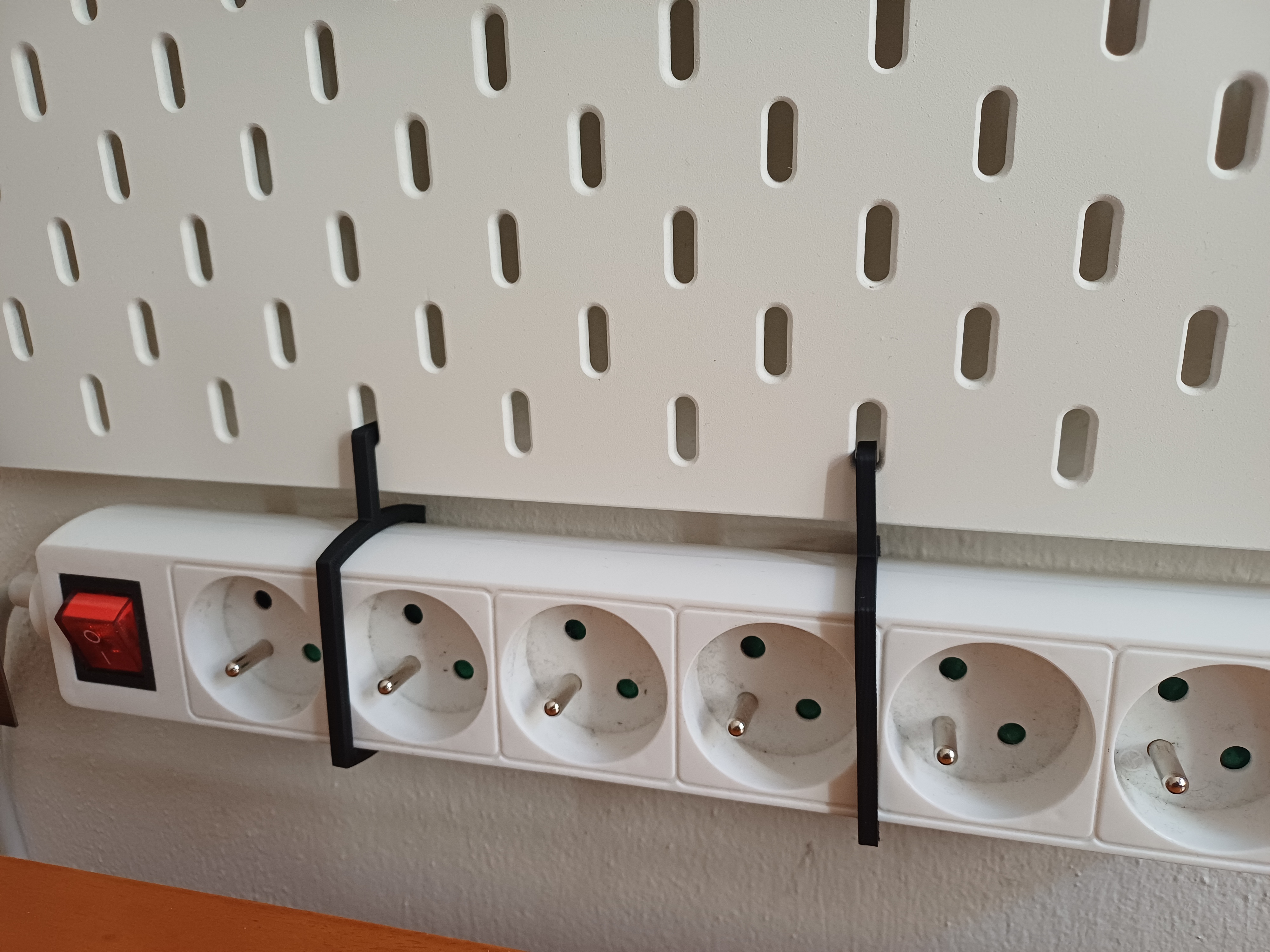 Skadis - extension cord holder 3D model thumbnail