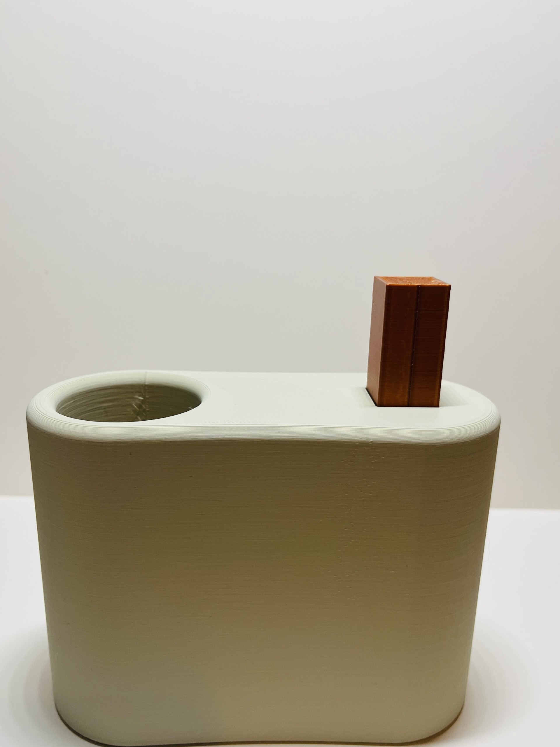 Planter with Water Level Indicator