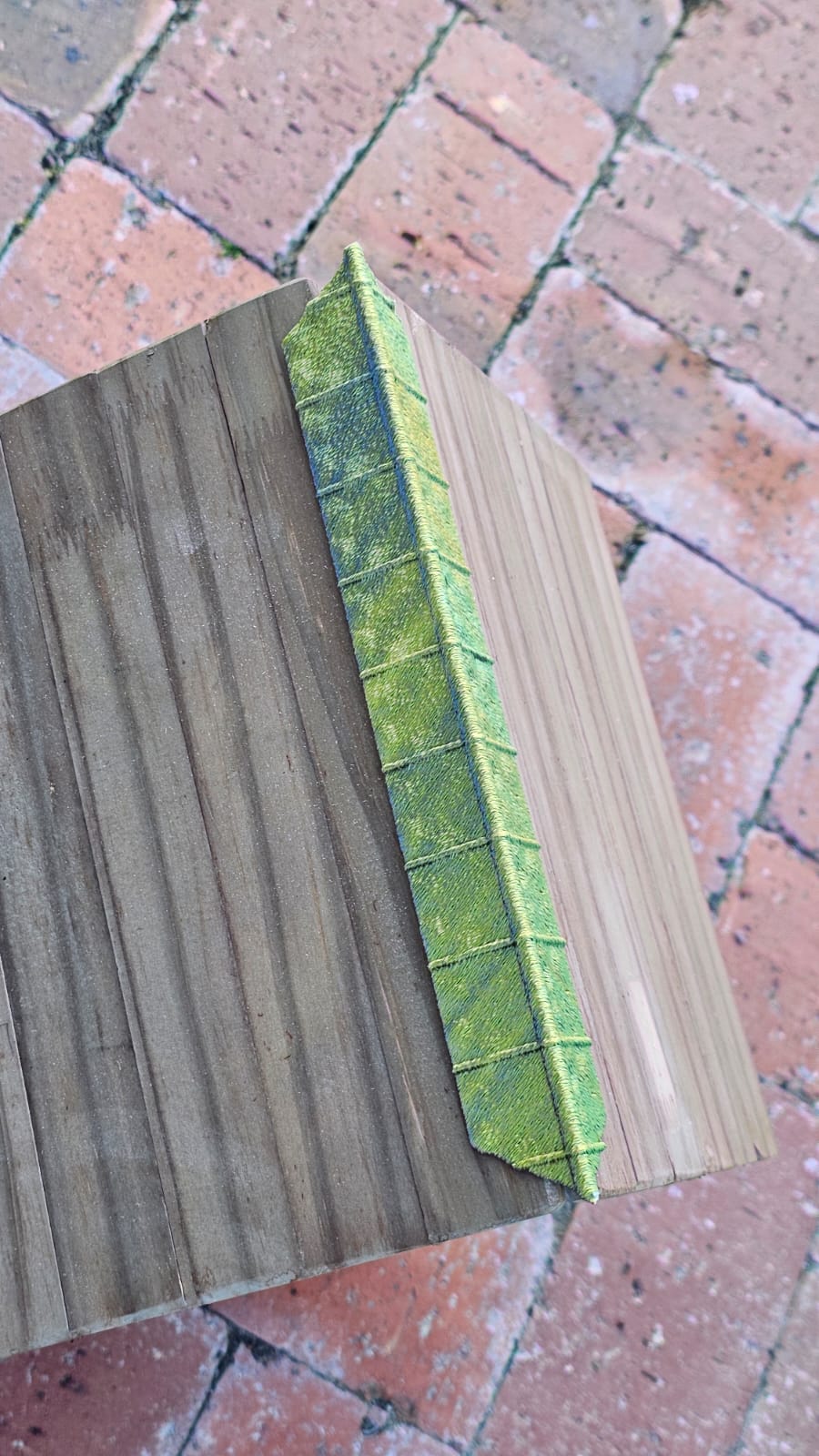 Doll's house roof ridge - parametric in Blender