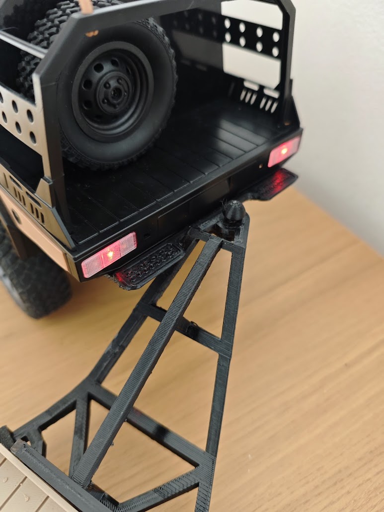 MN82S Trailer Hitch with steps for lifted body with trailer mount