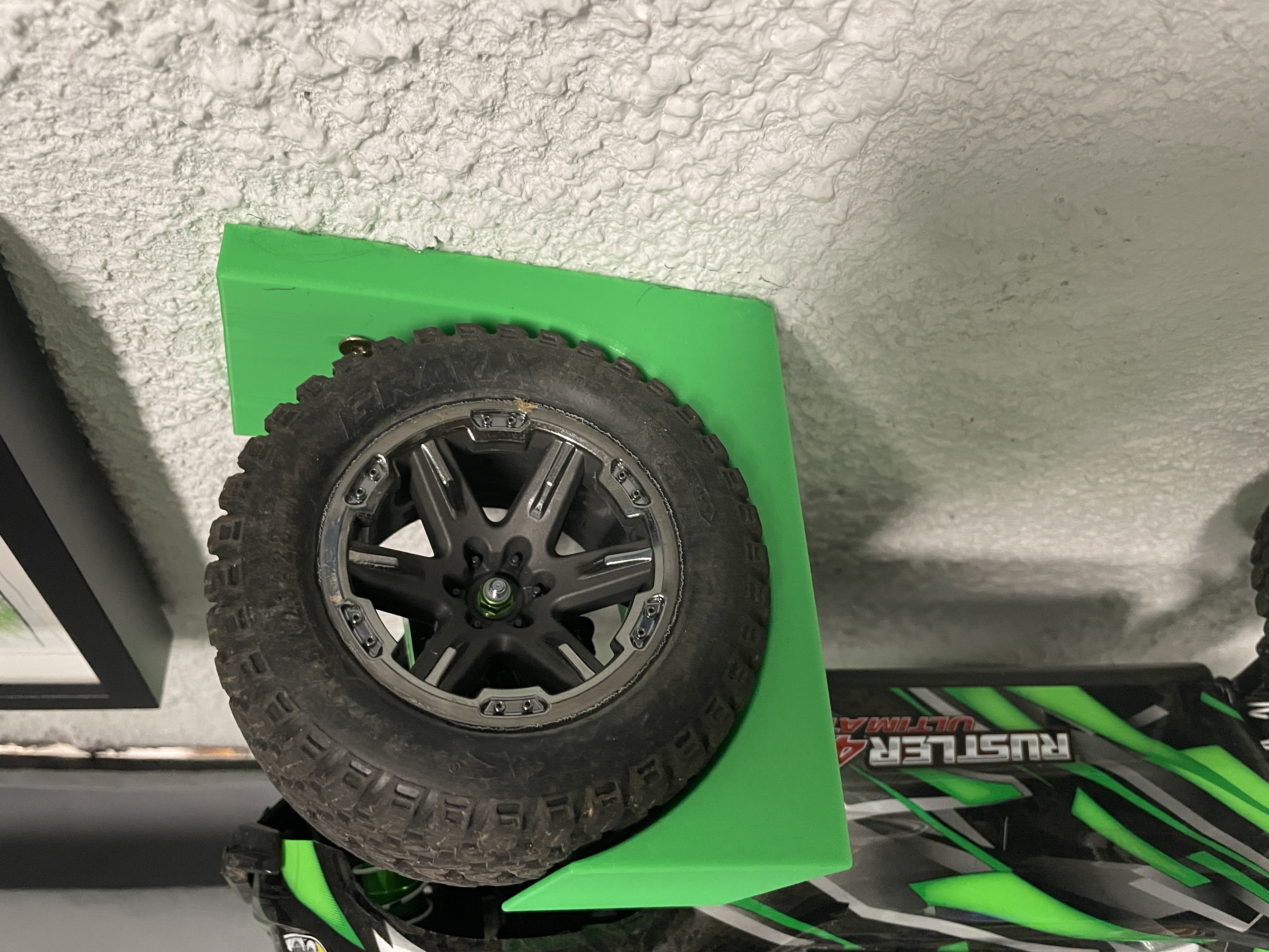 Traxxas Rustler Ultimate wallmount