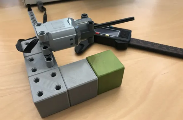 magnetic block (Tegu compatible, with pin sockets)