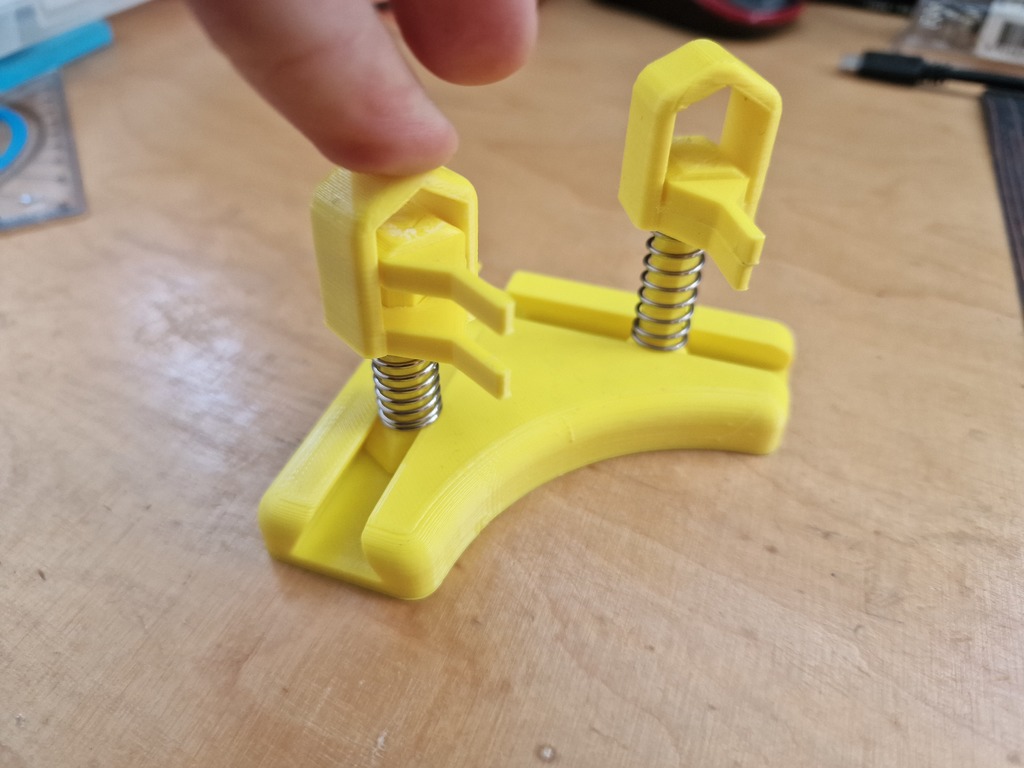 Miniatura 5 do modelo 3D Soldering helping hand/third hand