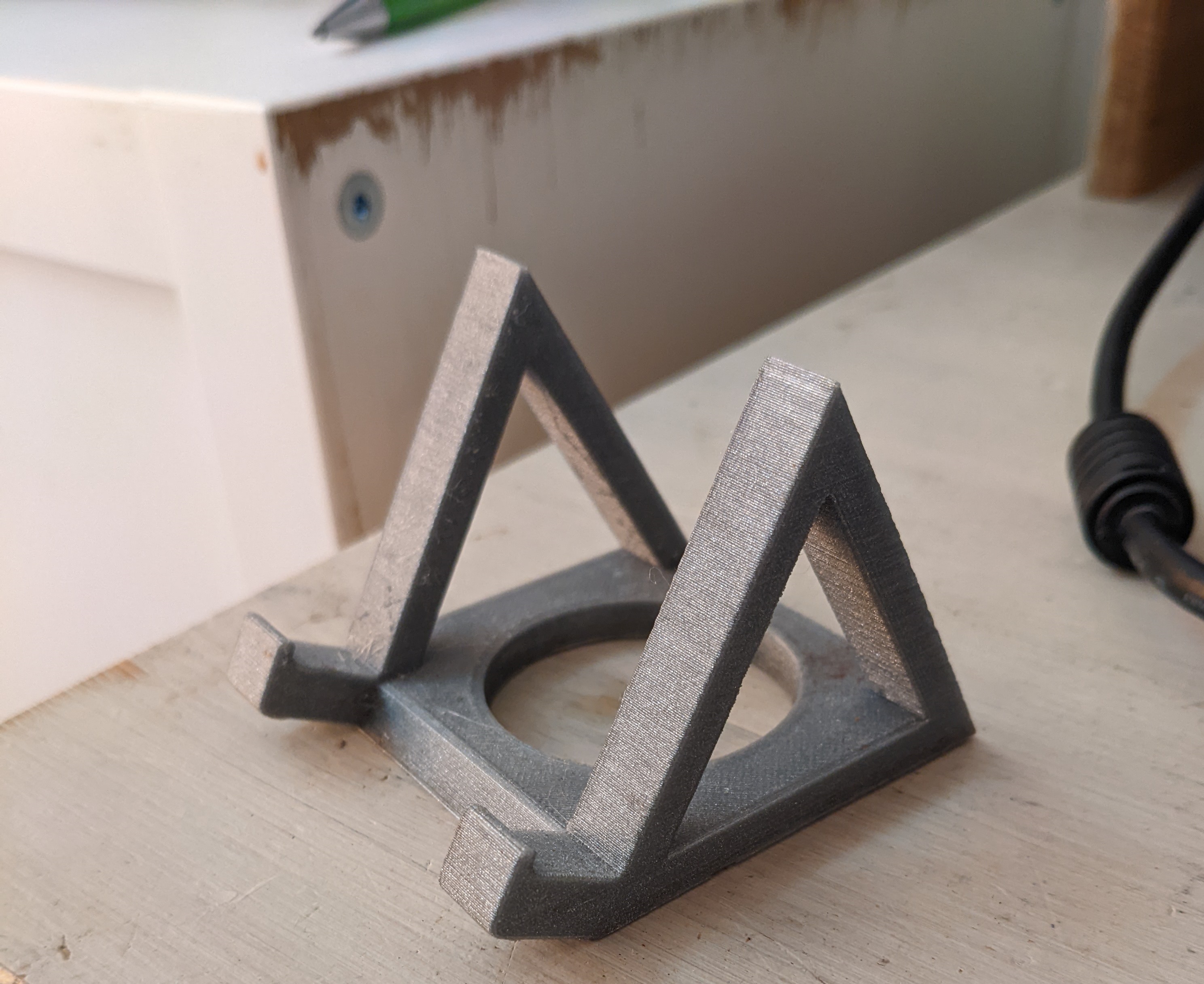 Desk phone stand