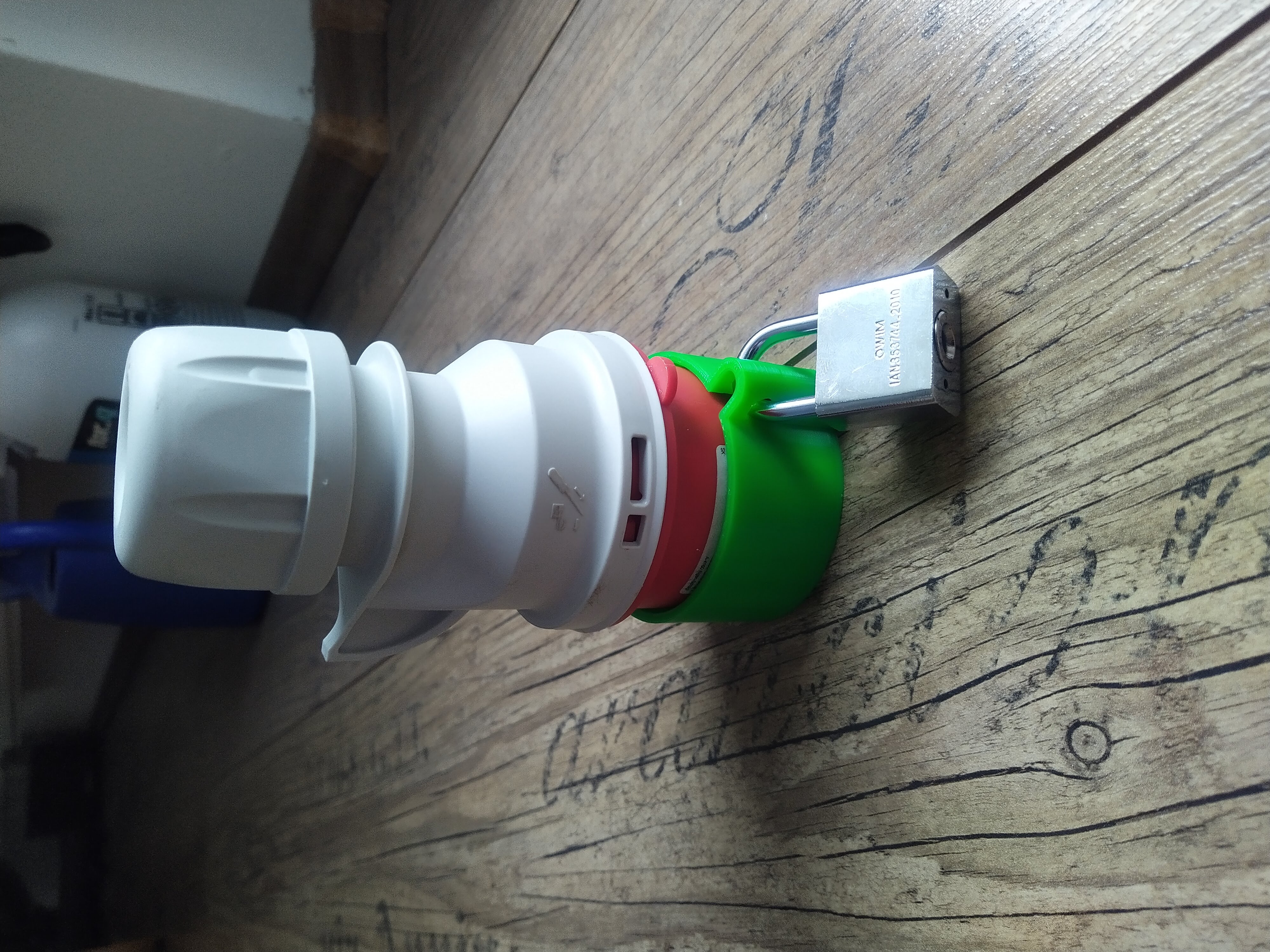 Safety lock for 32A electric plug