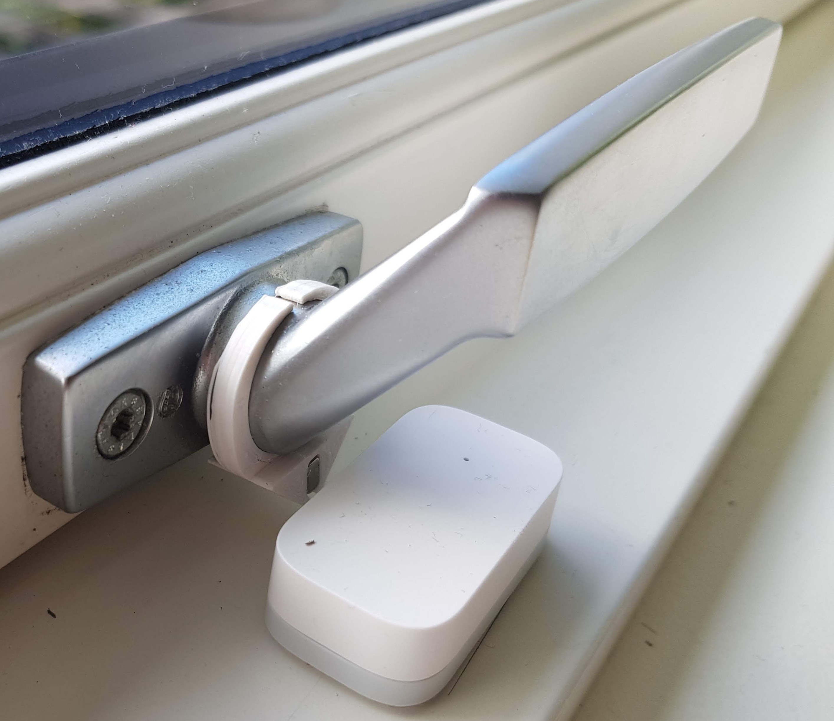 Sensor magnet holders for door- and window handle