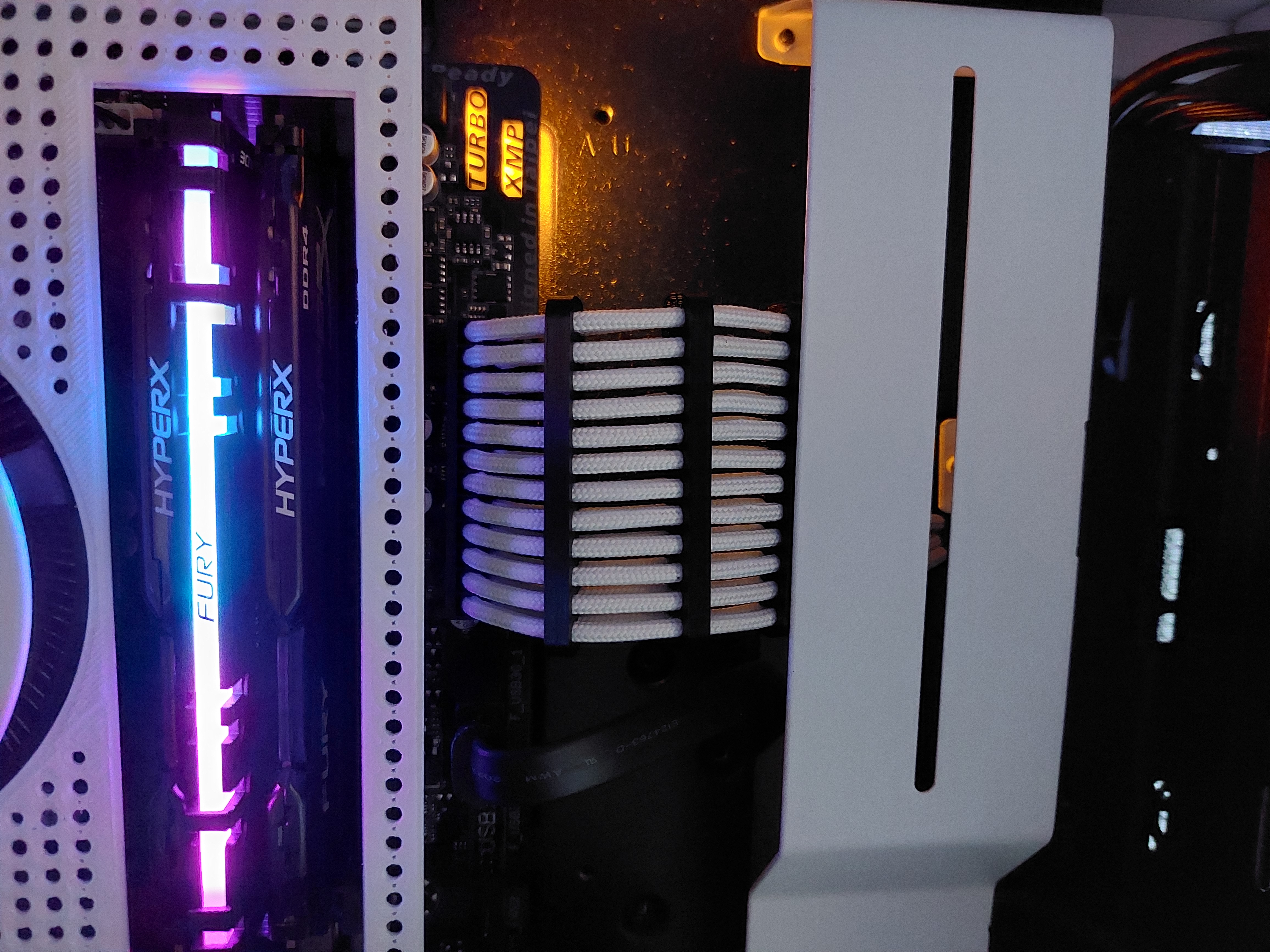 Miniatura 2 do modelo 3D PC Cable Comb