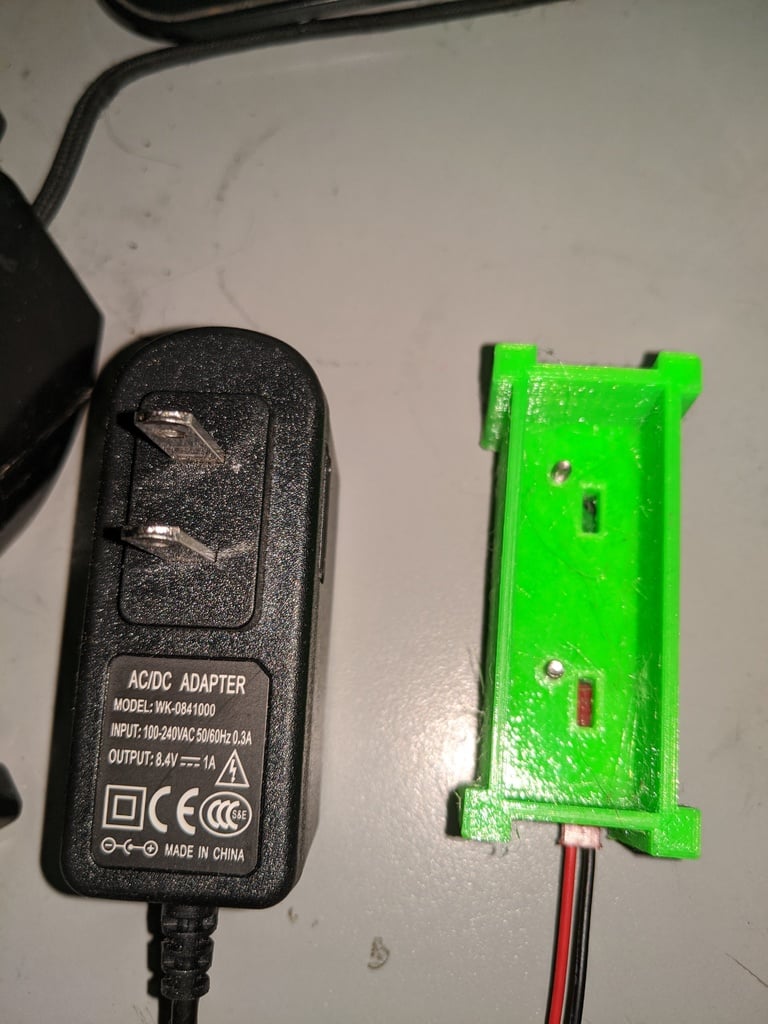 FT-60R 18650 Battery Pack Desktop Charger V2