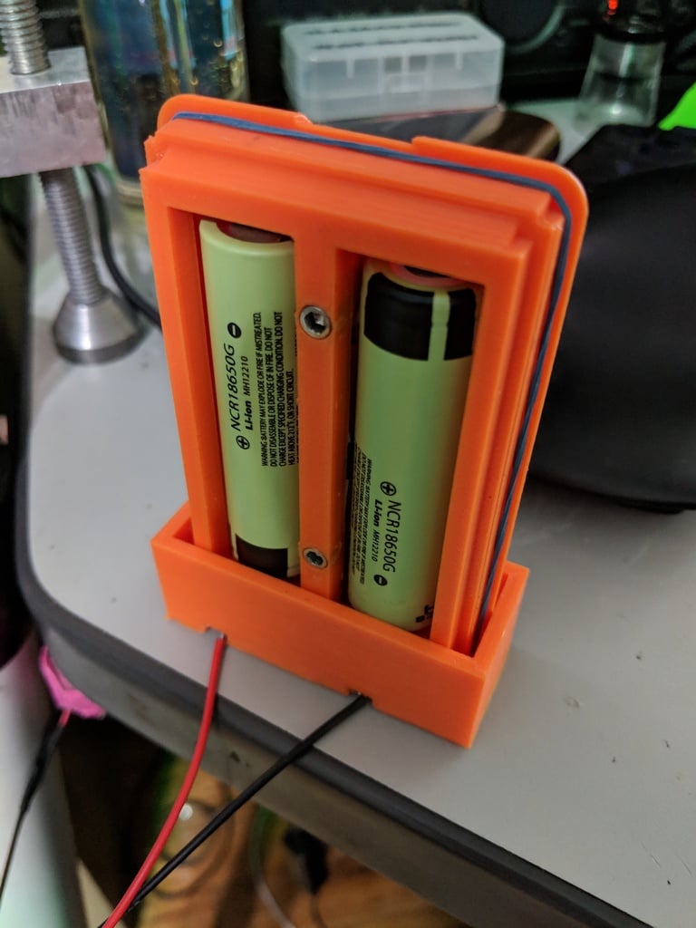 FT-60R 18650 Battery Pack Desktop Charger