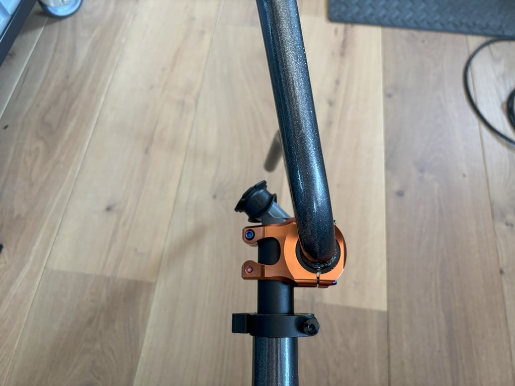 Quadlock mount inside tube