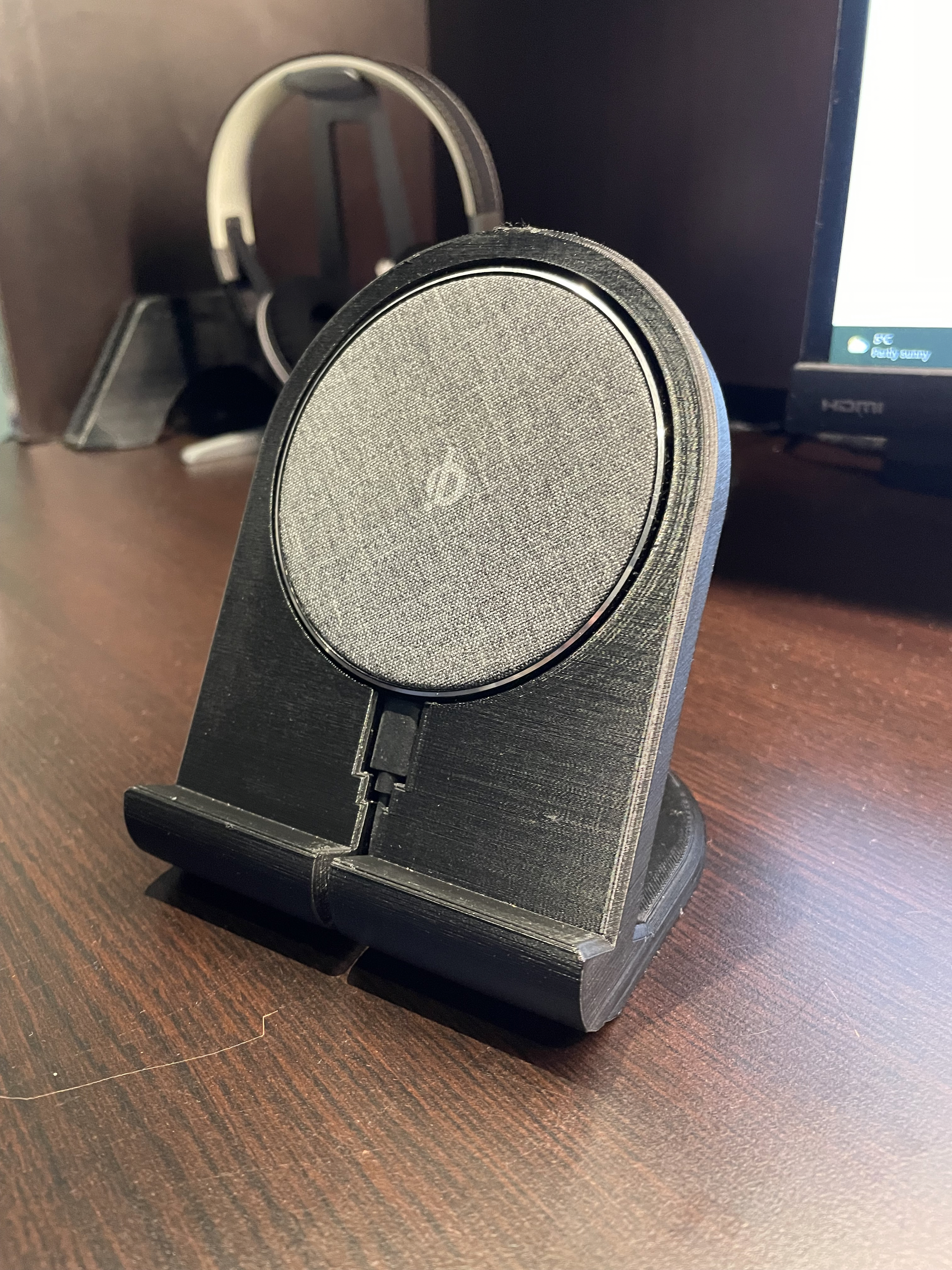 Phone Charging Stand for Bluehive wireless charging pad