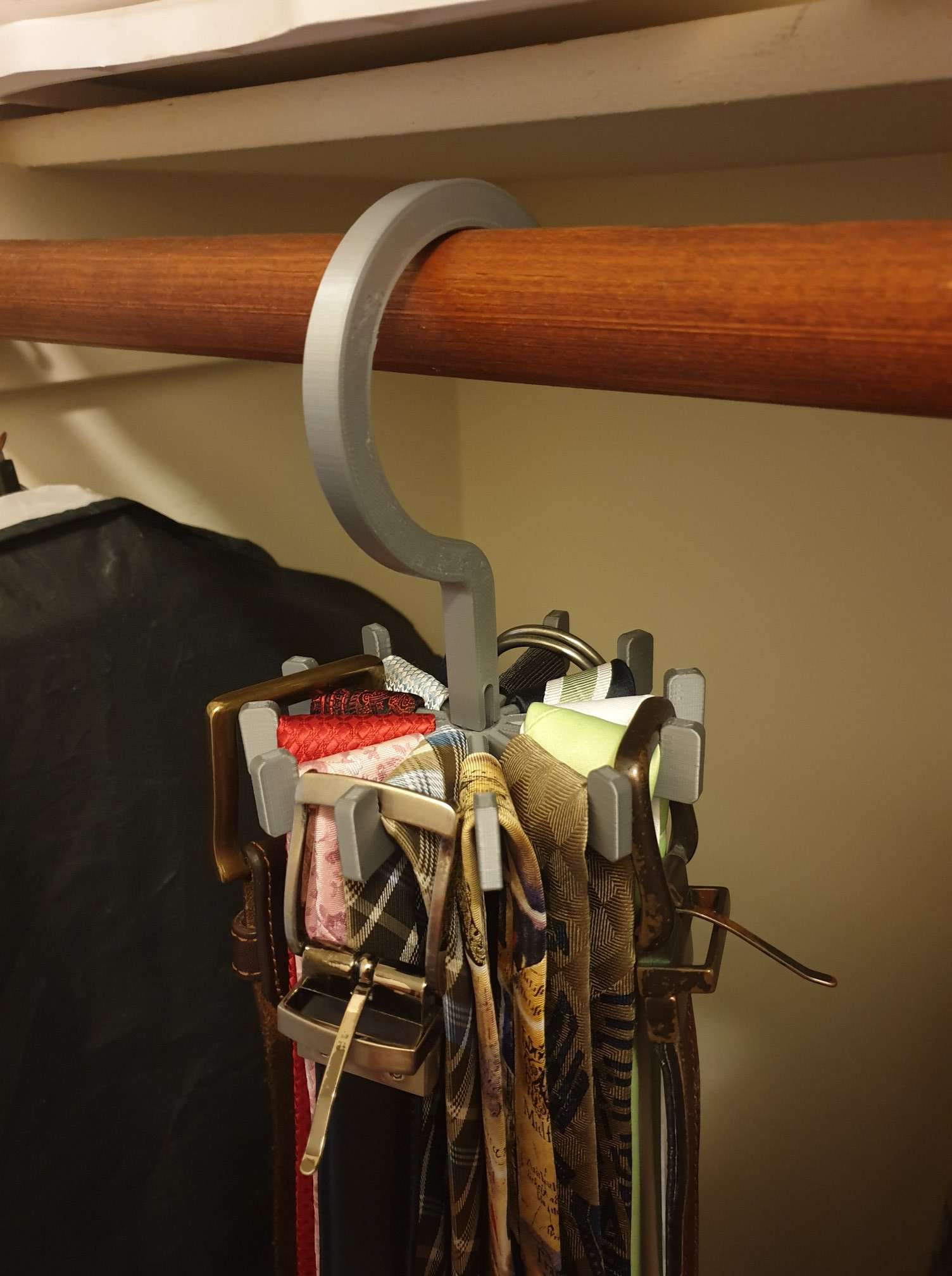 Rotating Hanger for Ties, Belts, Necklaces, etc by gEEk Download free