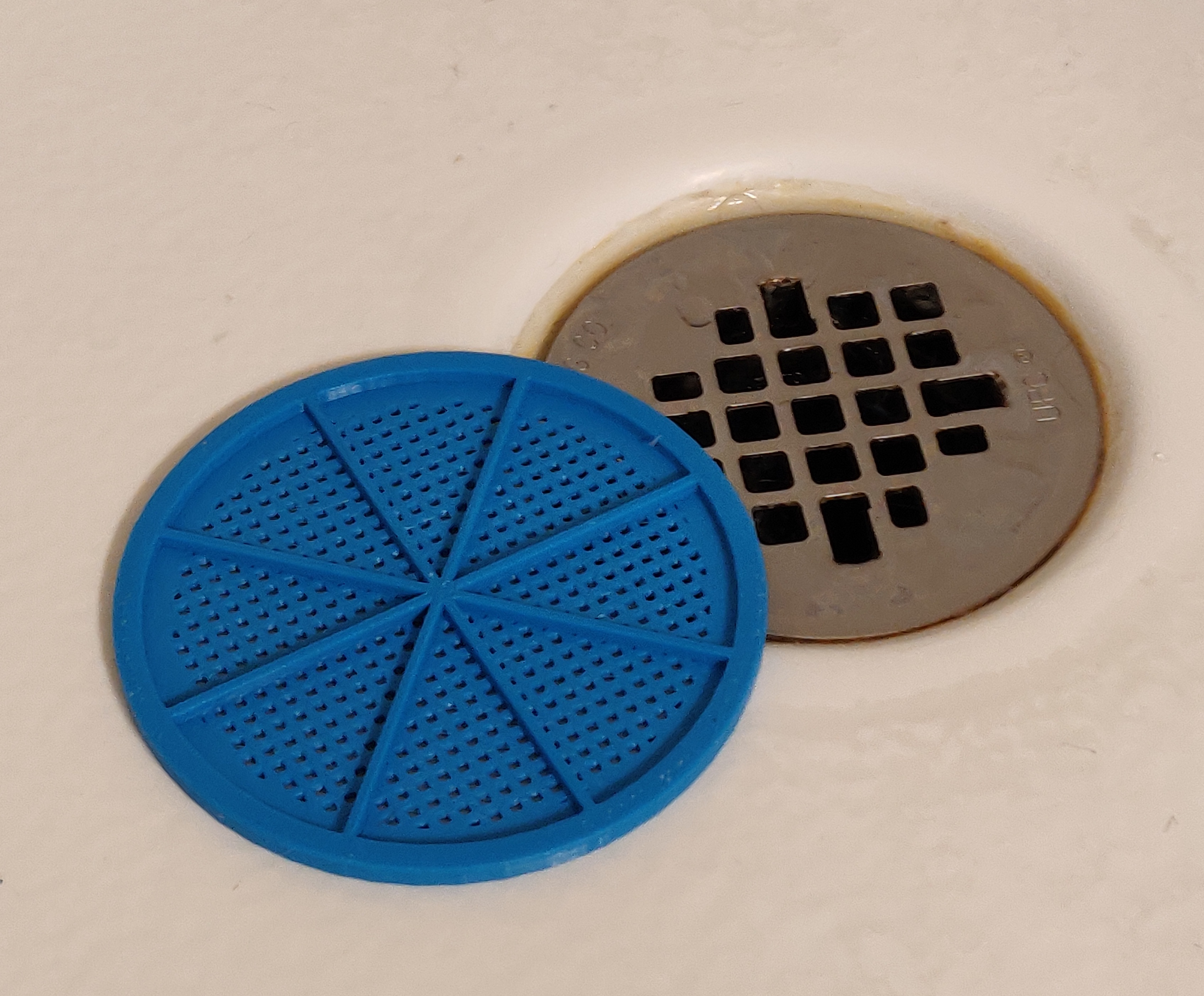 Shower drain hair catcher cover by Louis Mamakos Download free STL