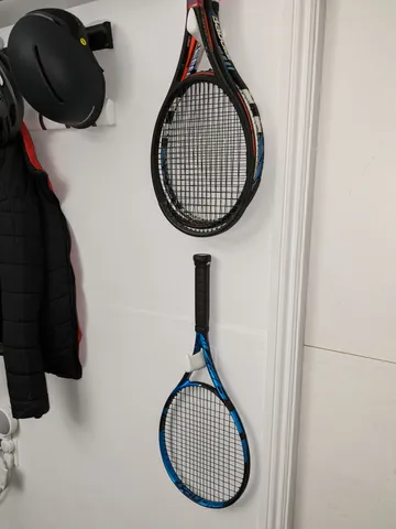 Tennis racket wall mount