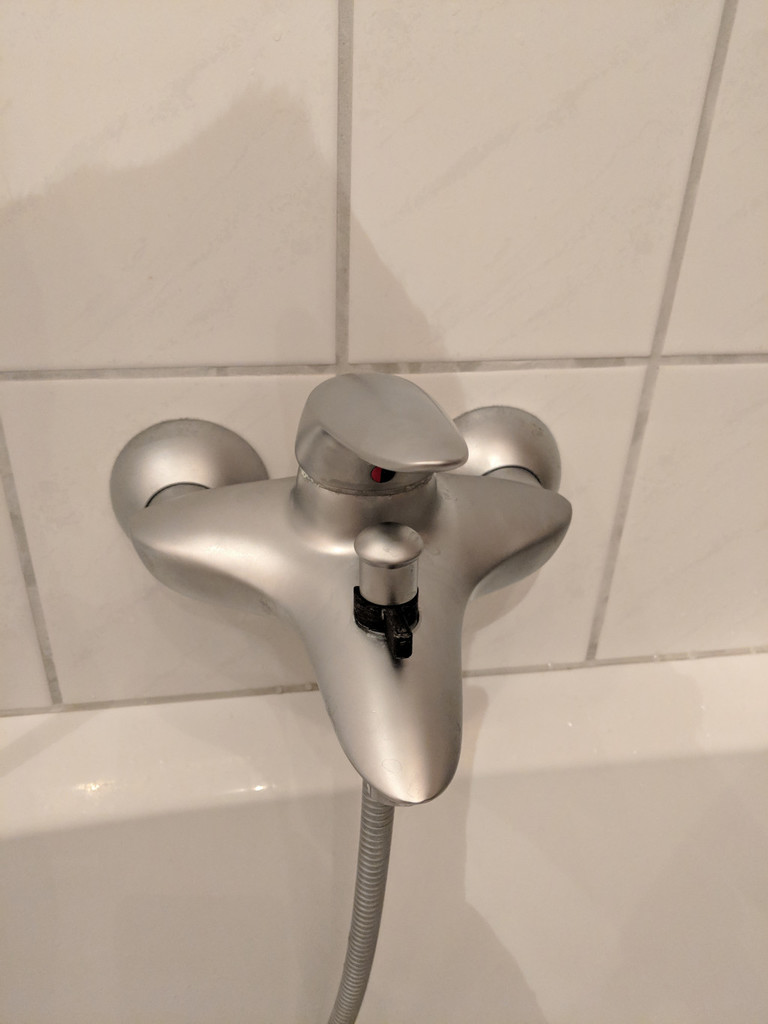 Shower head wedge