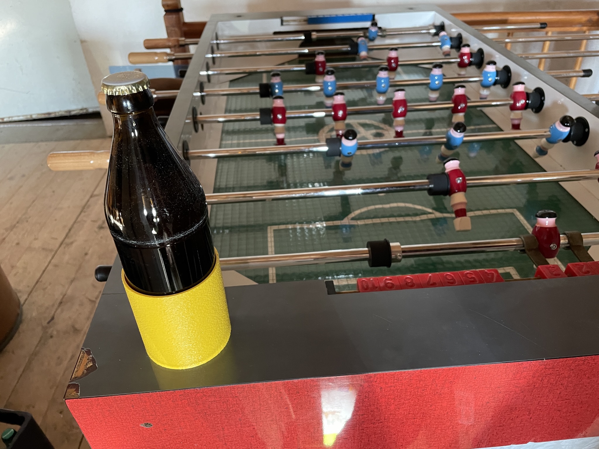 Kickertischgetränkehalter; Foosball table drink holder