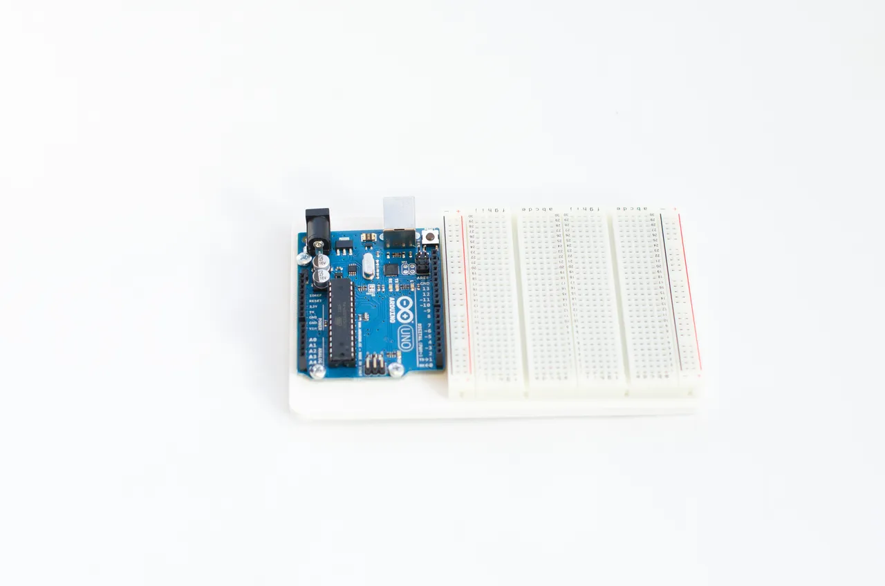 Breadboard Arduino Uno Holder by Ubiquities, Download free STL model