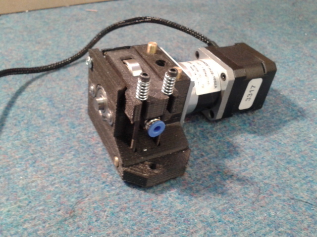 Planetary geared bowden extruder by leadinglights | Download free STL ...