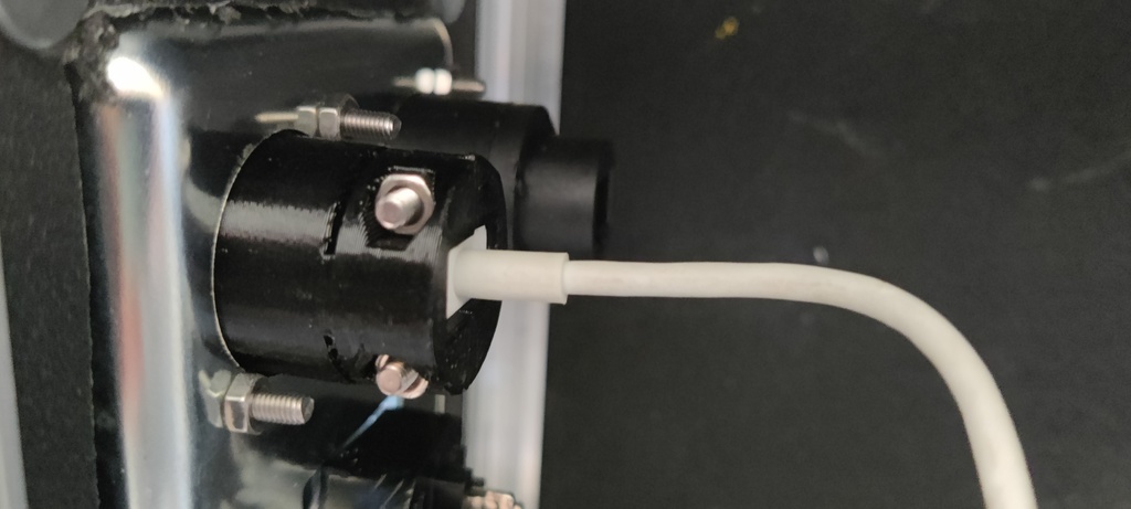 Neuterik USB Holder