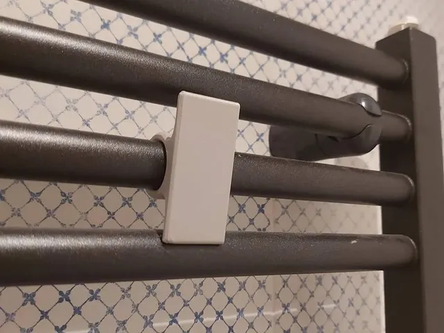 Bathroom radiator / heater hook 22mm