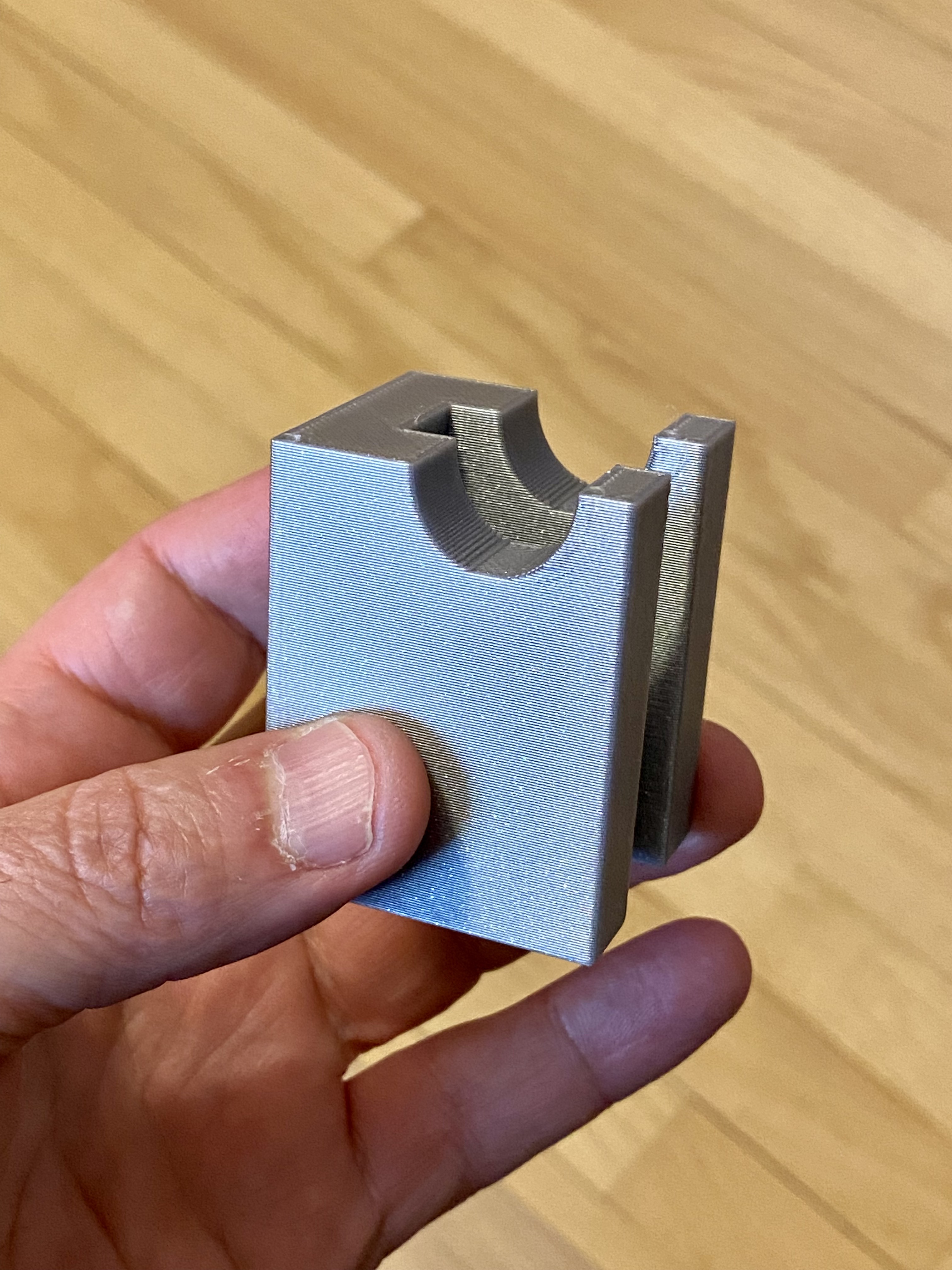 Wall mount for tire inflator chuck or similar tool