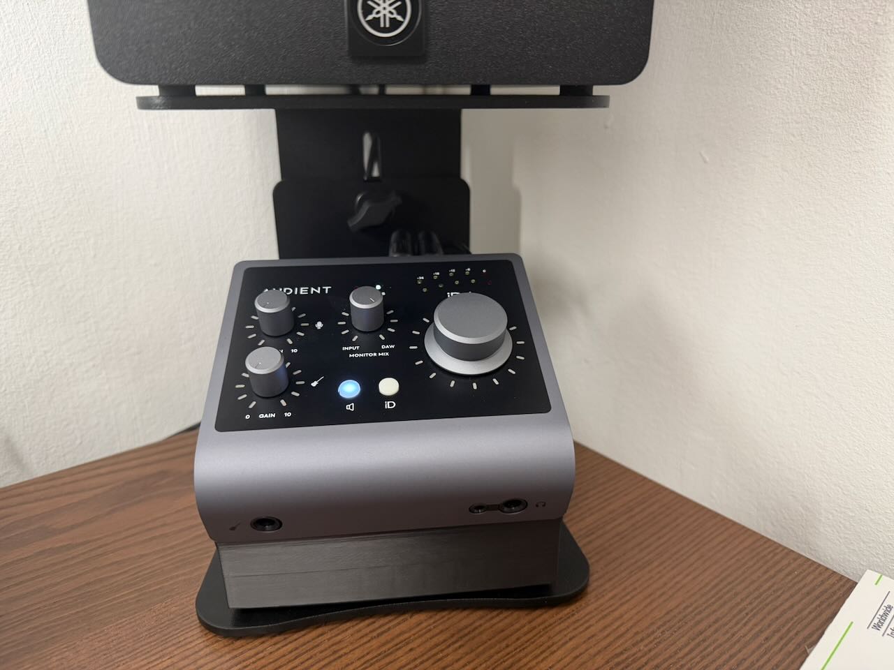 Miniatura 2 do modelo 3D Audient iD4 Desk Riser