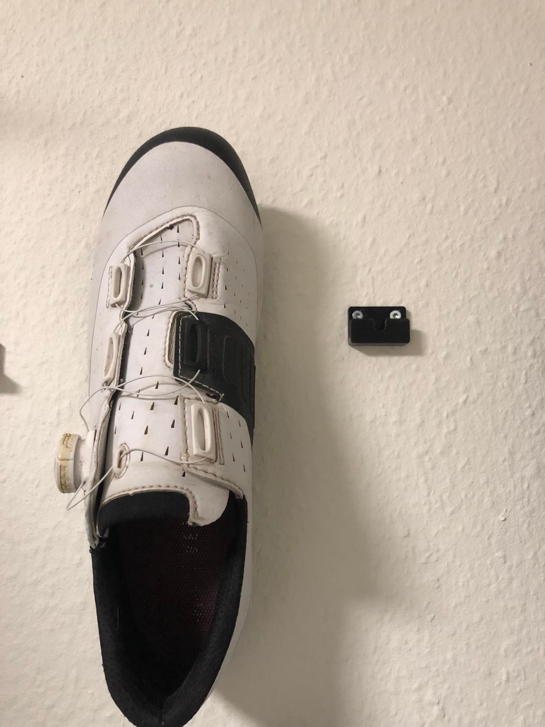 Spd shoe wallmount
