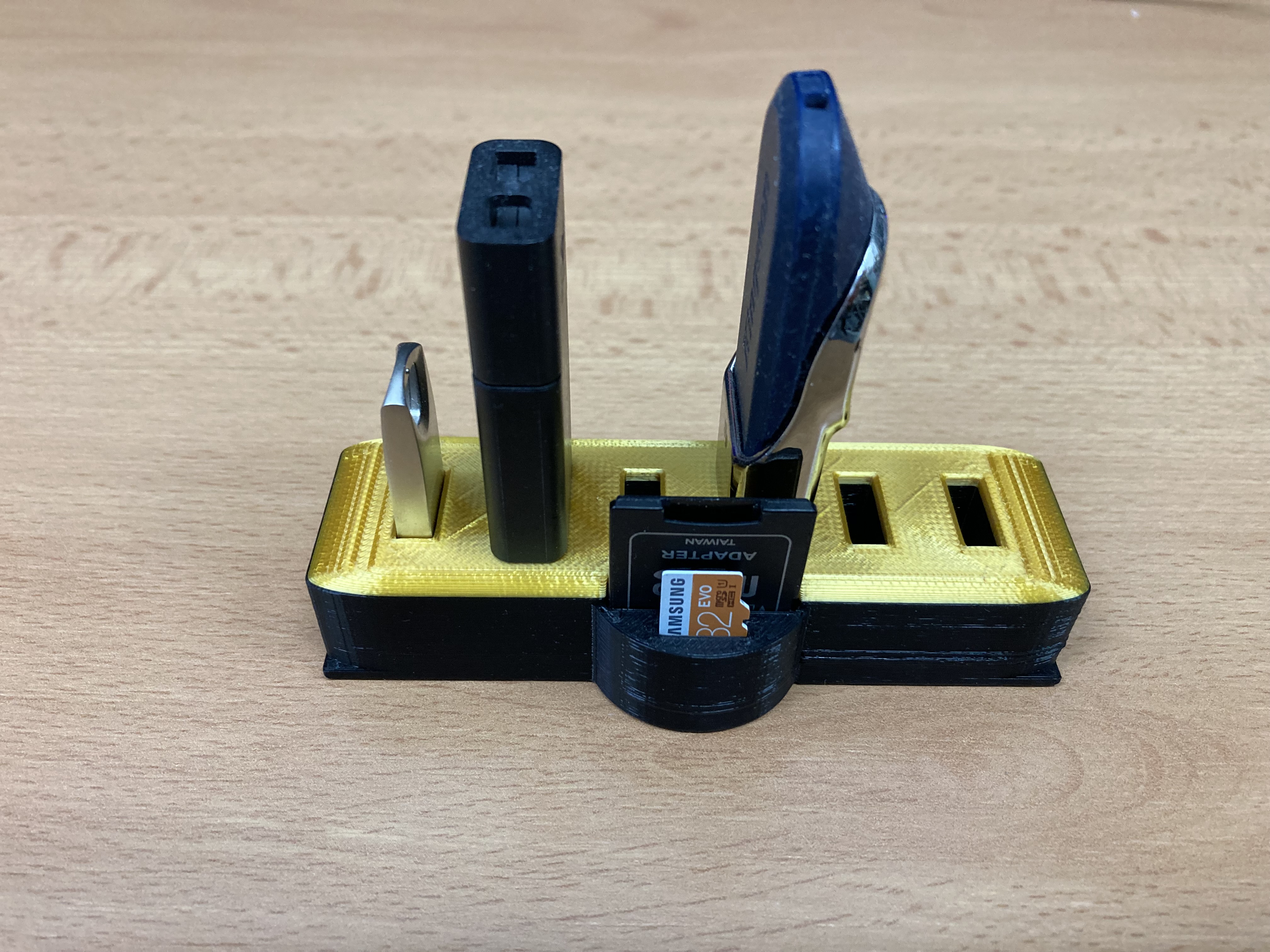 Držák na USB flash disky