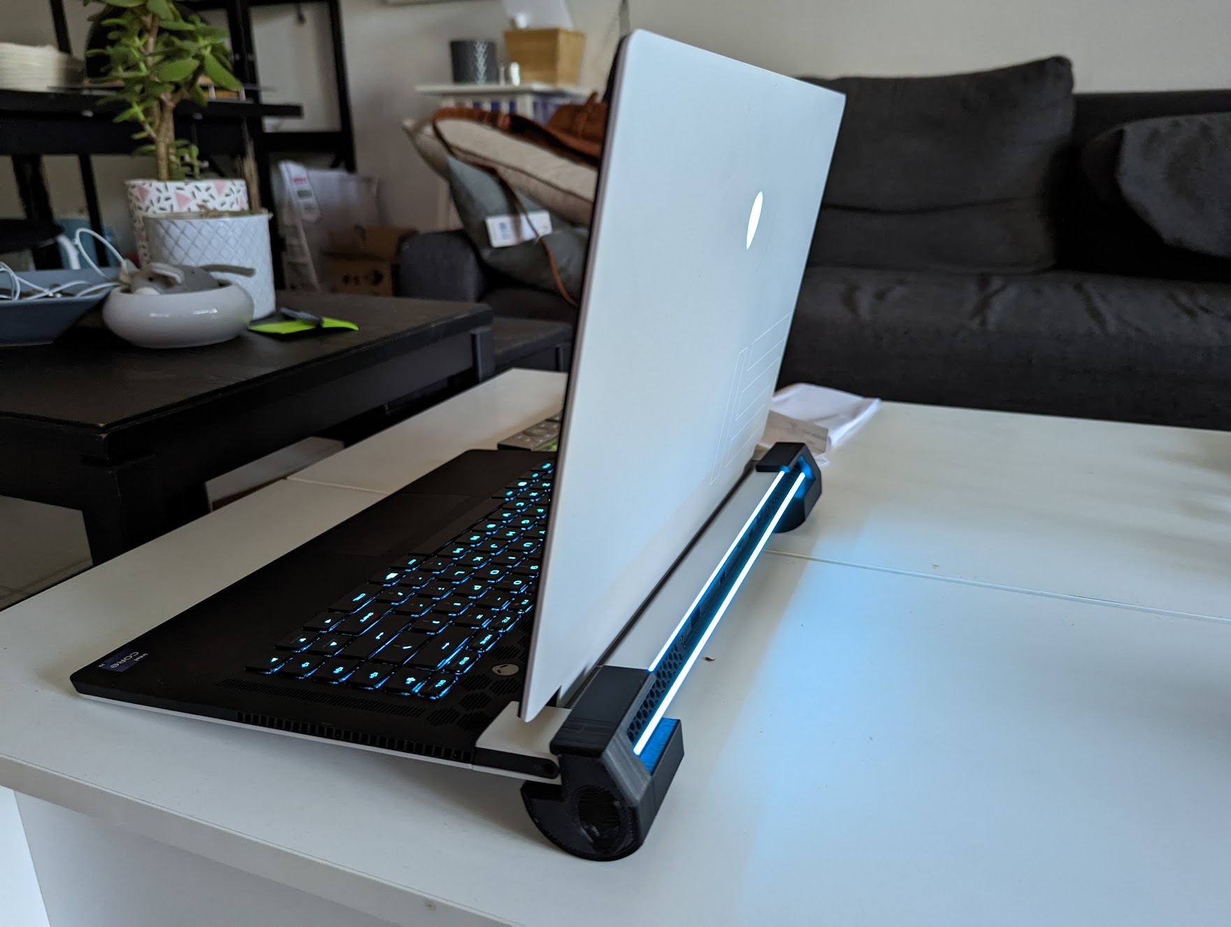 Alienware X15 R2 Laptop Stand by spanzeri Download free STL model